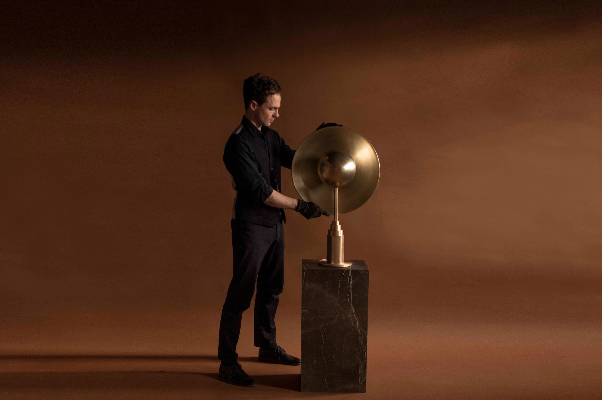 Metropolis Contemporary Sculptural Brass Table Lamp by Jan Garncarek 6