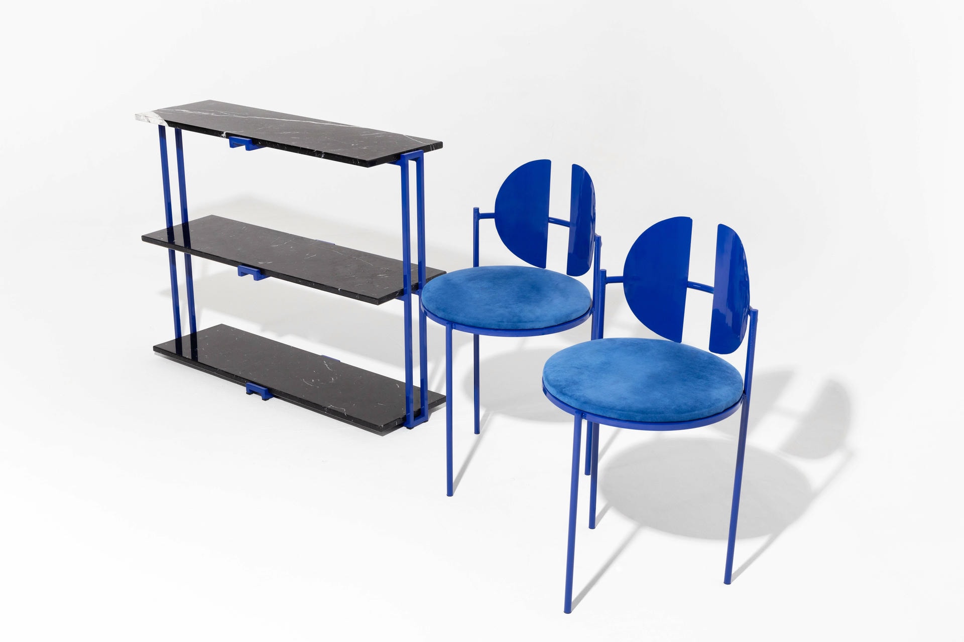 Sculptural Dining Table and Chairs Ensemble by Angel Mombiedro 10