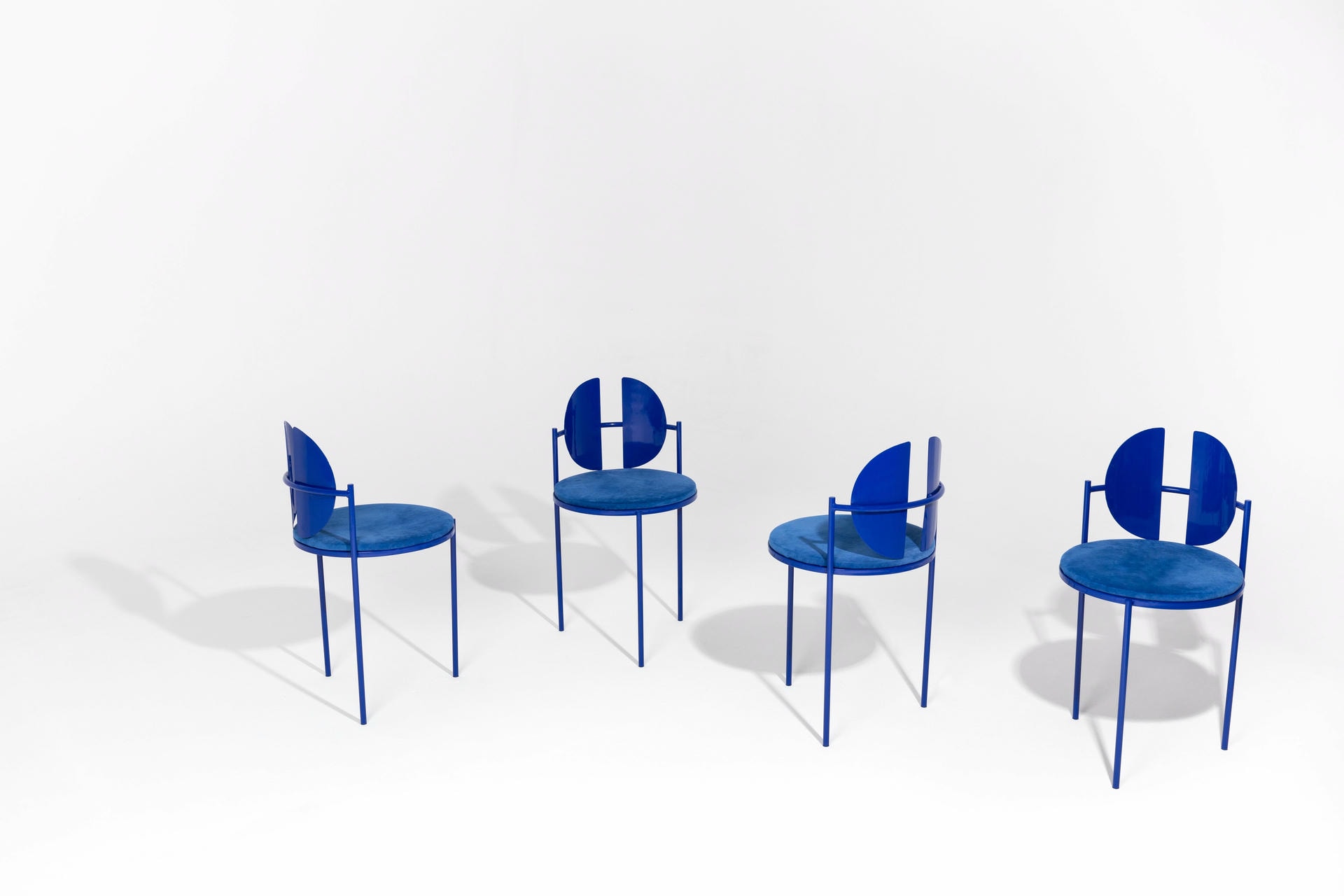 Sculptural Dining Table and Chairs Ensemble by Angel Mombiedro 3