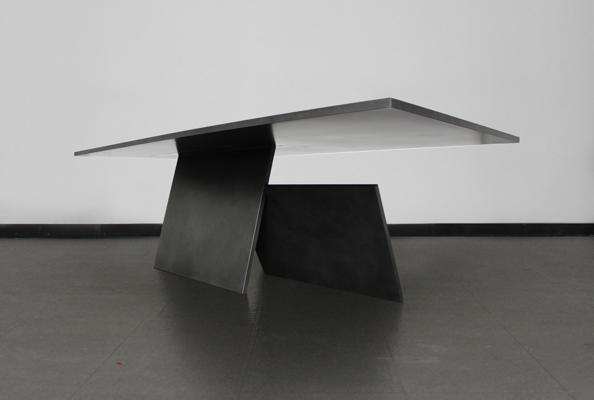 Contemporary Y Table by dAM Atelier 7