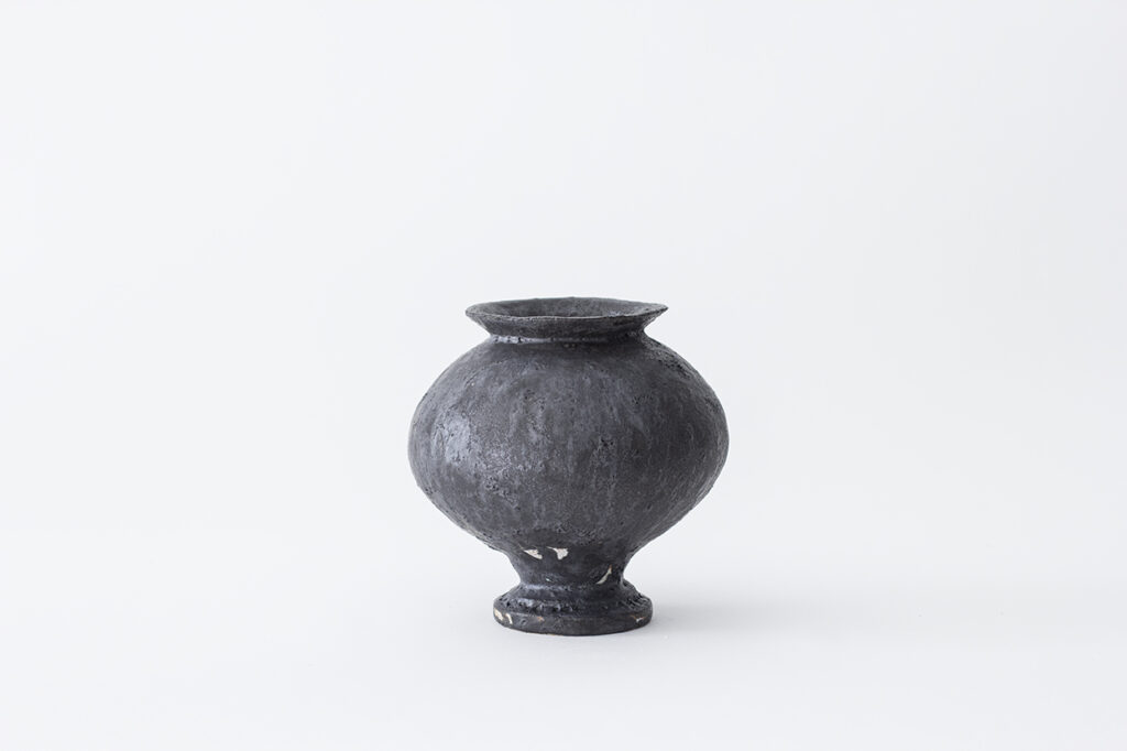 Stamnos Antracita Stoneware Vase by Raquel Vidal and Pedro Paz 1