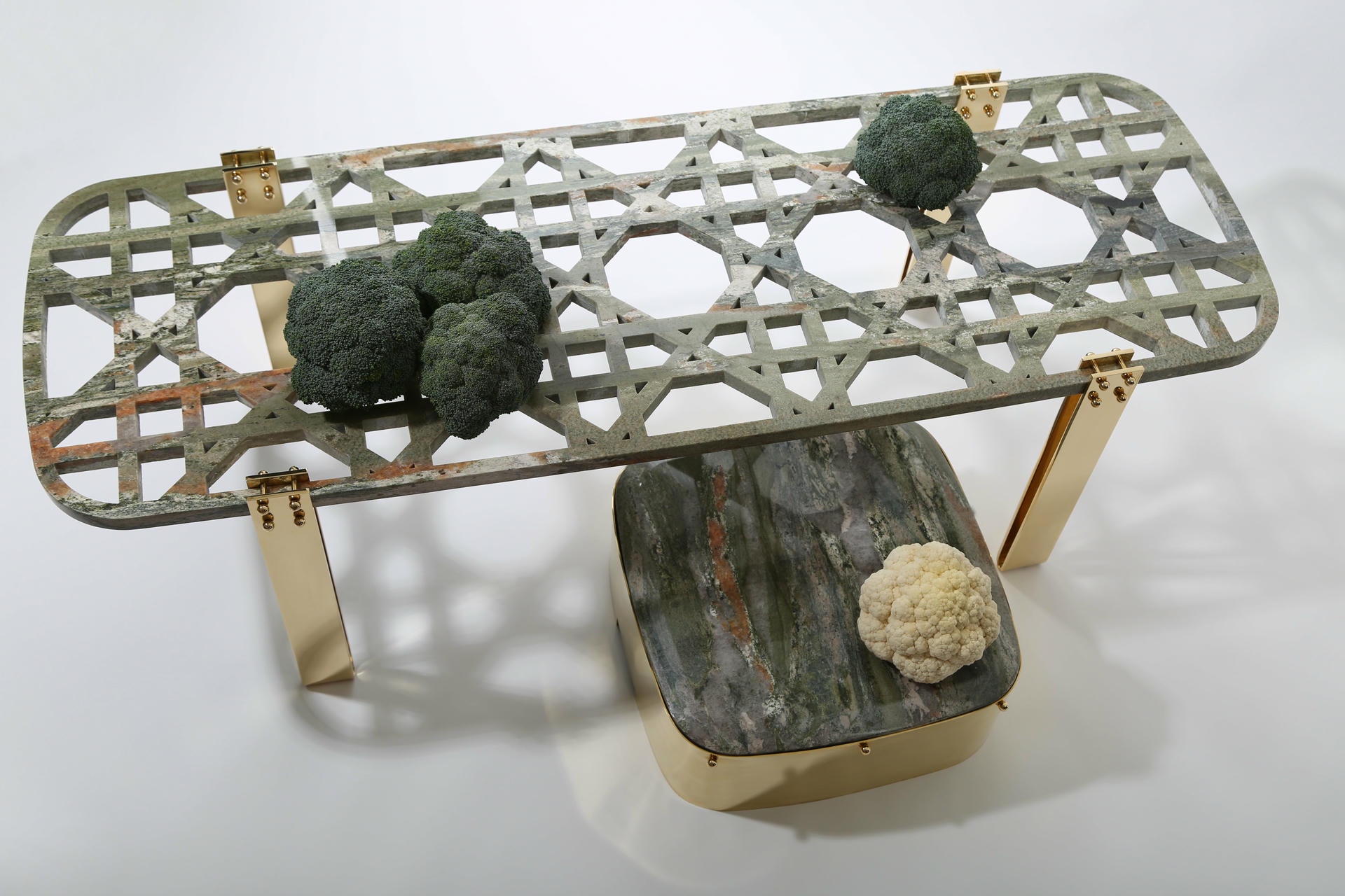 Everlastingreen Table and Stool Set by Richard Yasmine 3