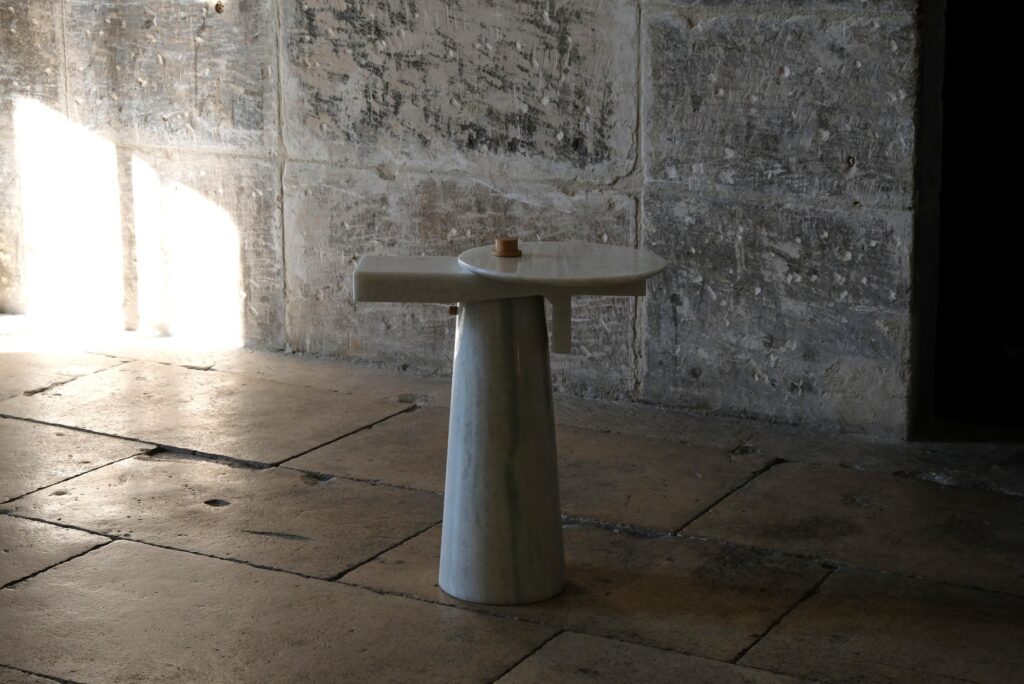 kaaron pedestal leopold galerie philia 01