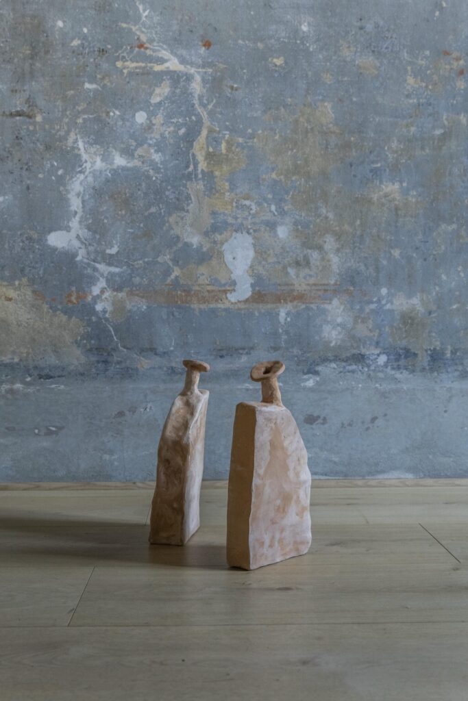 isac elam kaid alabaster sculptural table galerie philia