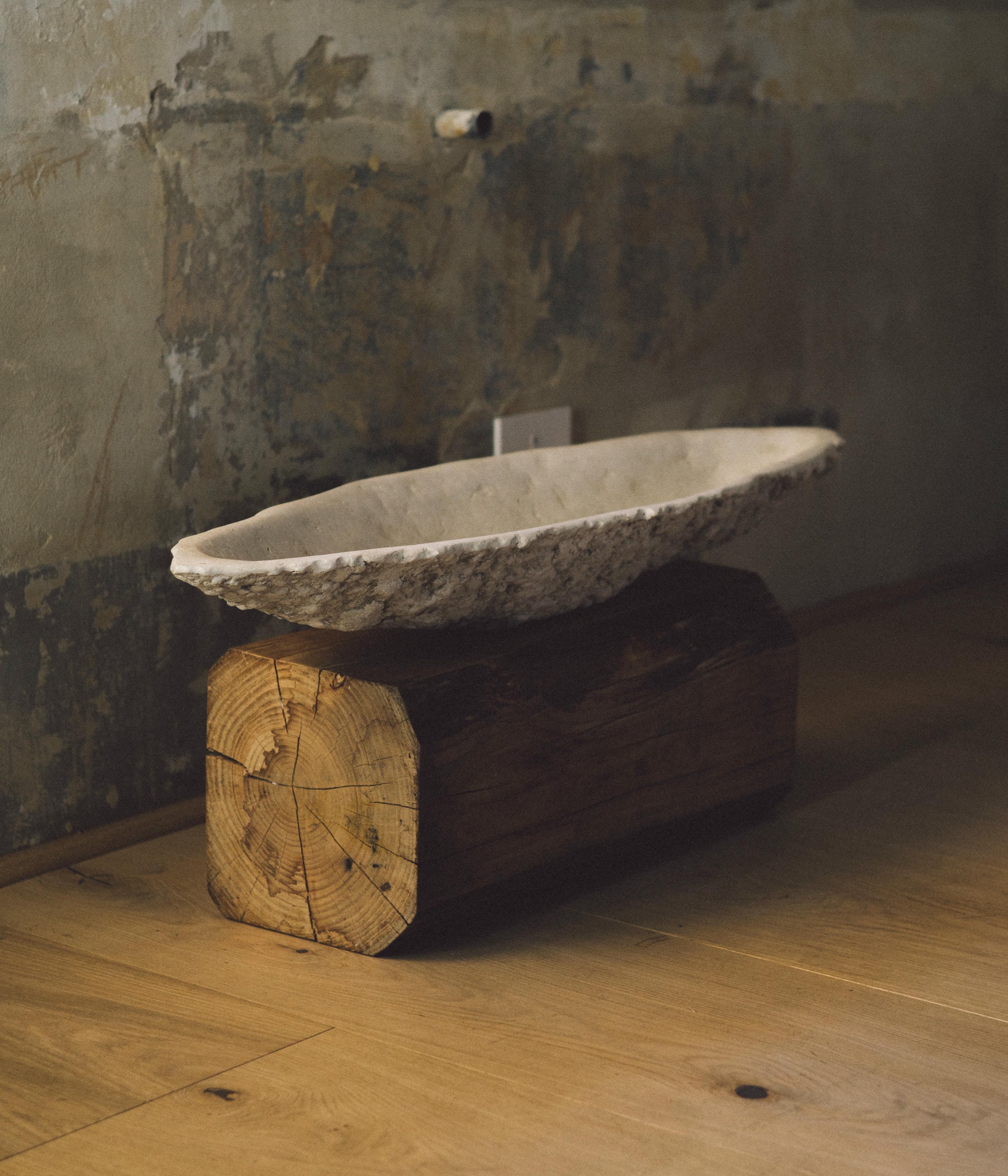 isac elam kaid sculpted plate galerie philia 01