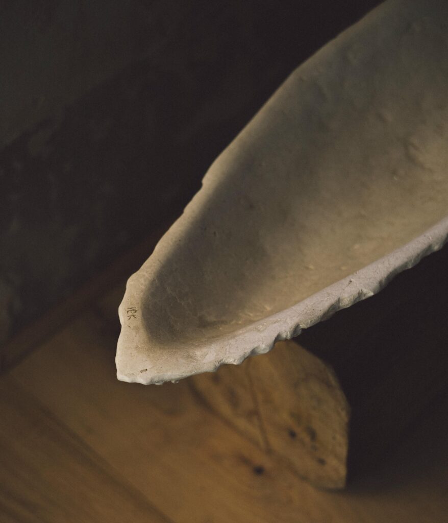 isac elam kaid sculpted plate galerie philia 02