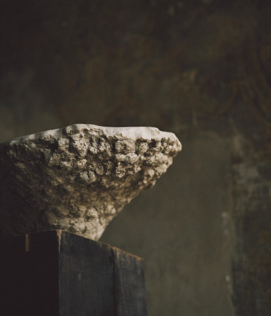 isac elam kaid sculpted plate galerie philia 03