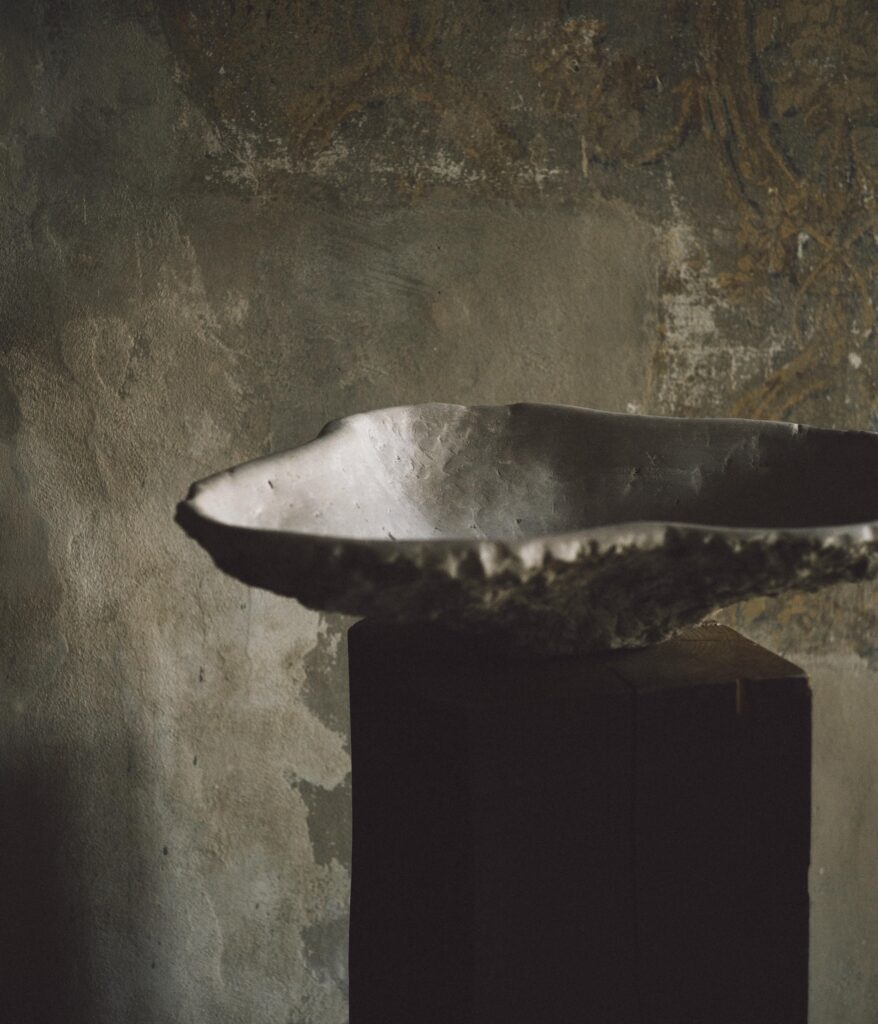 isac elam kaid sculpted plate galerie philia 04