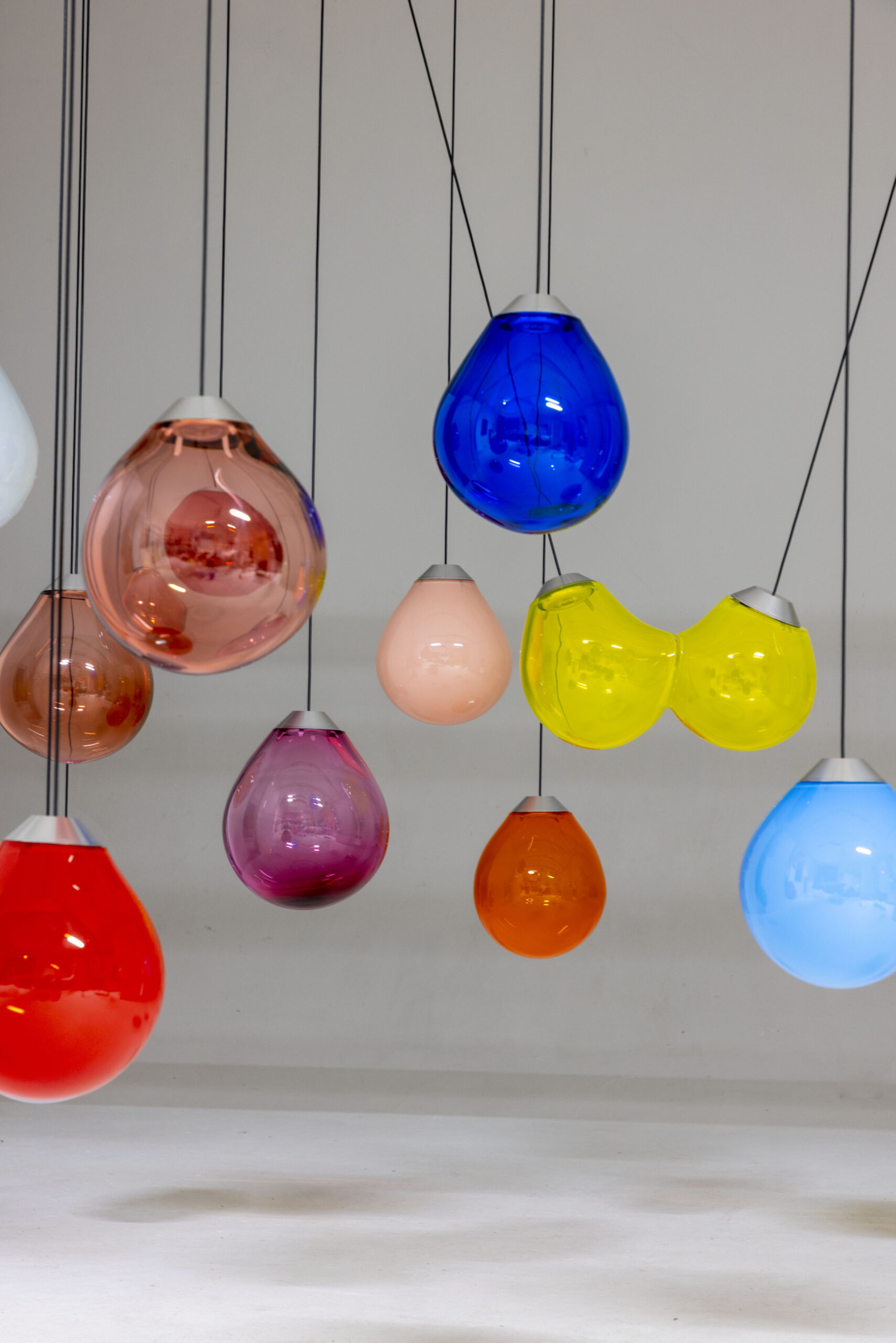 Colored Triple Momentum Blown Glass Pendants by Alex de Witte (11)