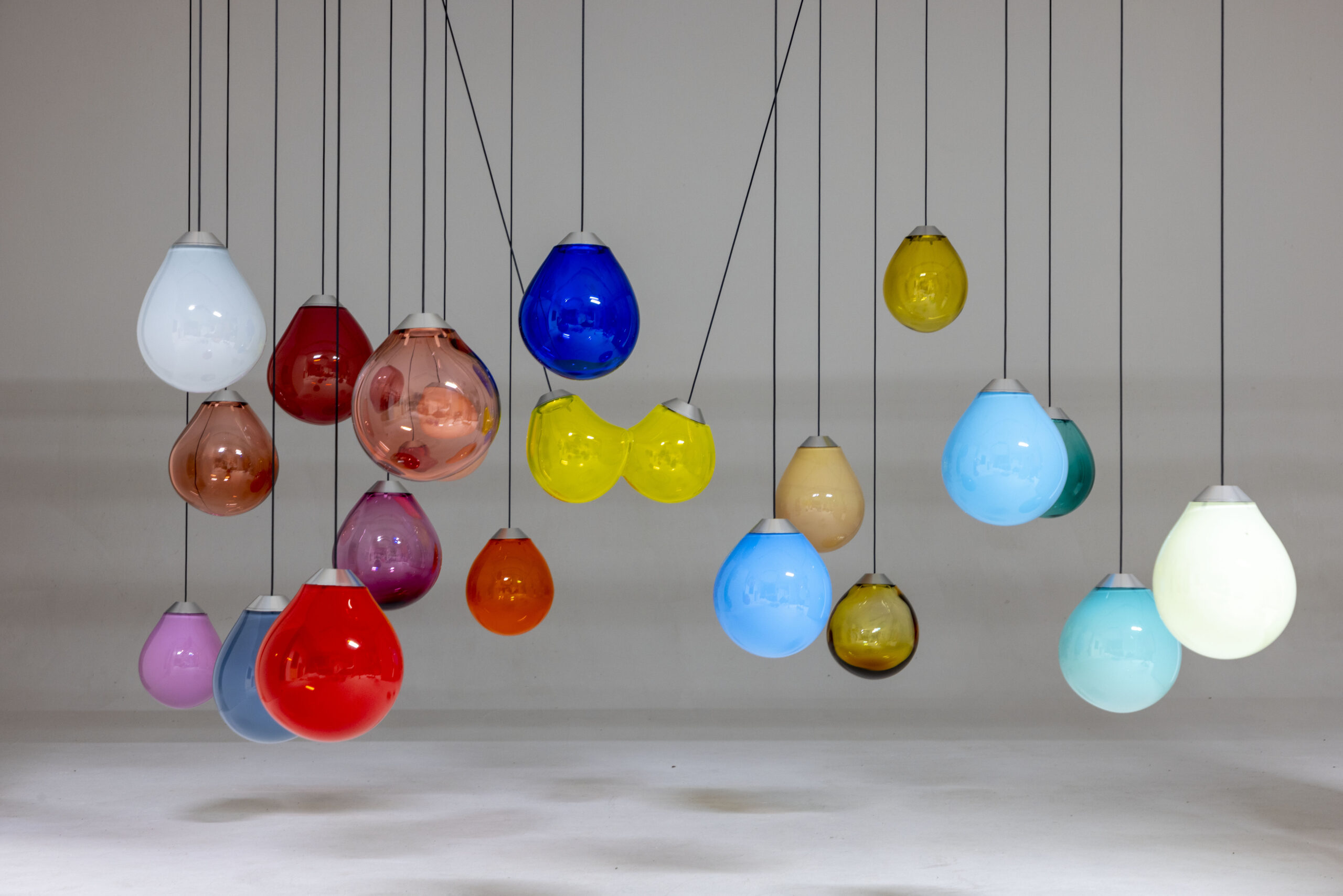 Colored Triple Momentum Blown Glass Pendants by Alex de Witte (13)