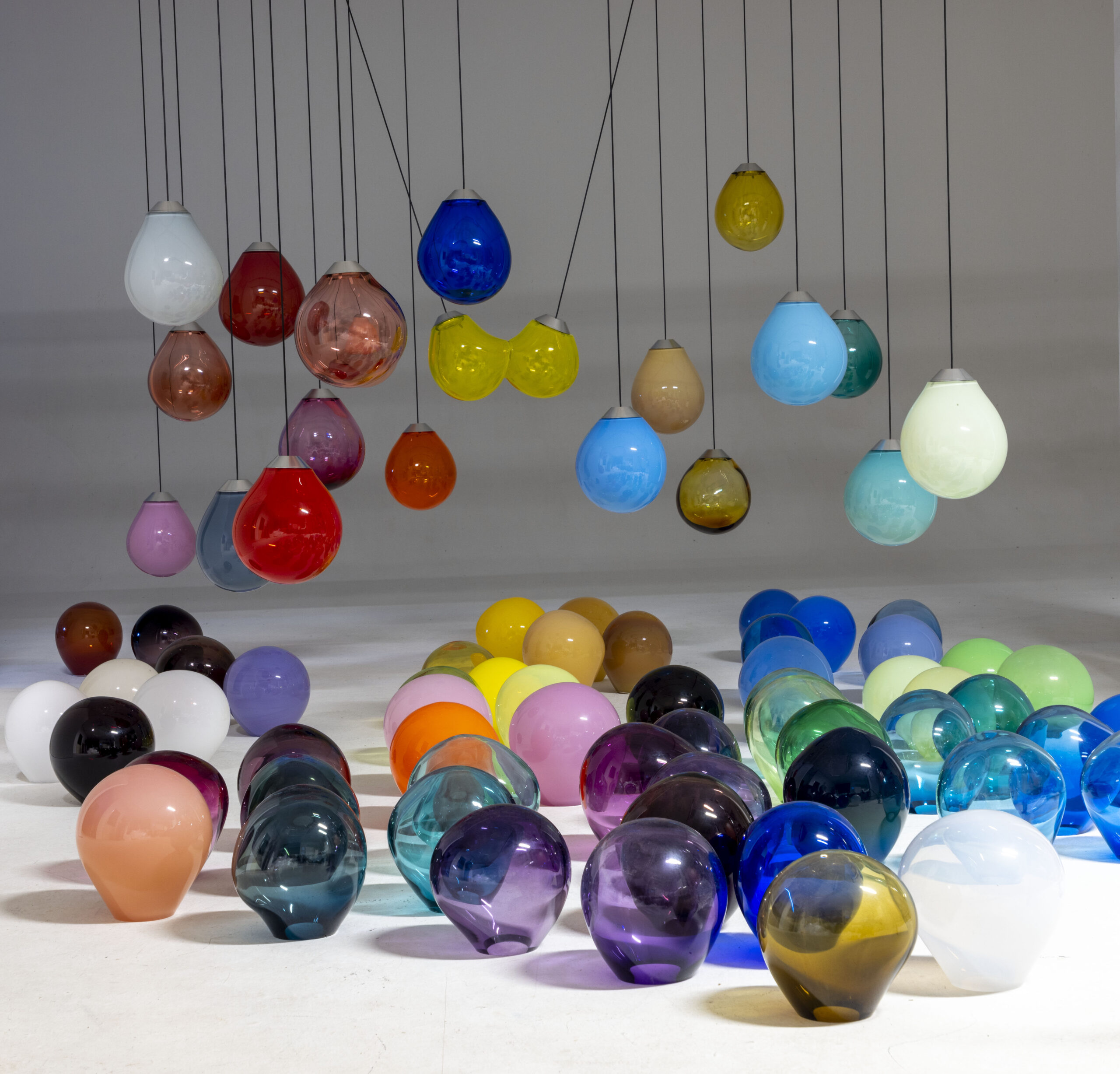 Colored Triple Momentum Blown Glass Pendants by Alex de Witte (7)
