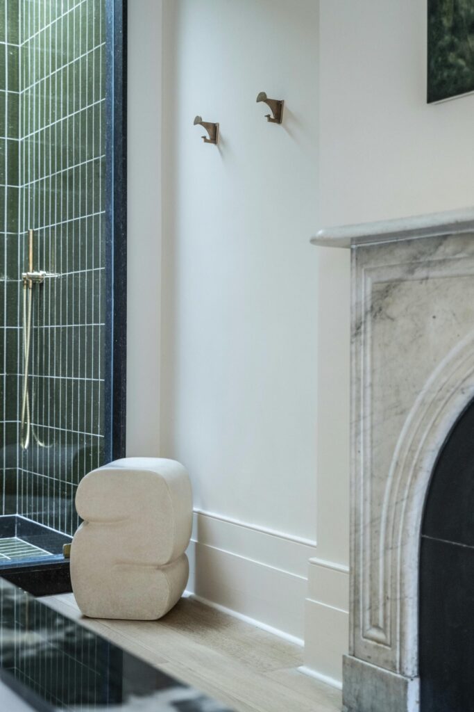 karstudio white stool galerie philia 01