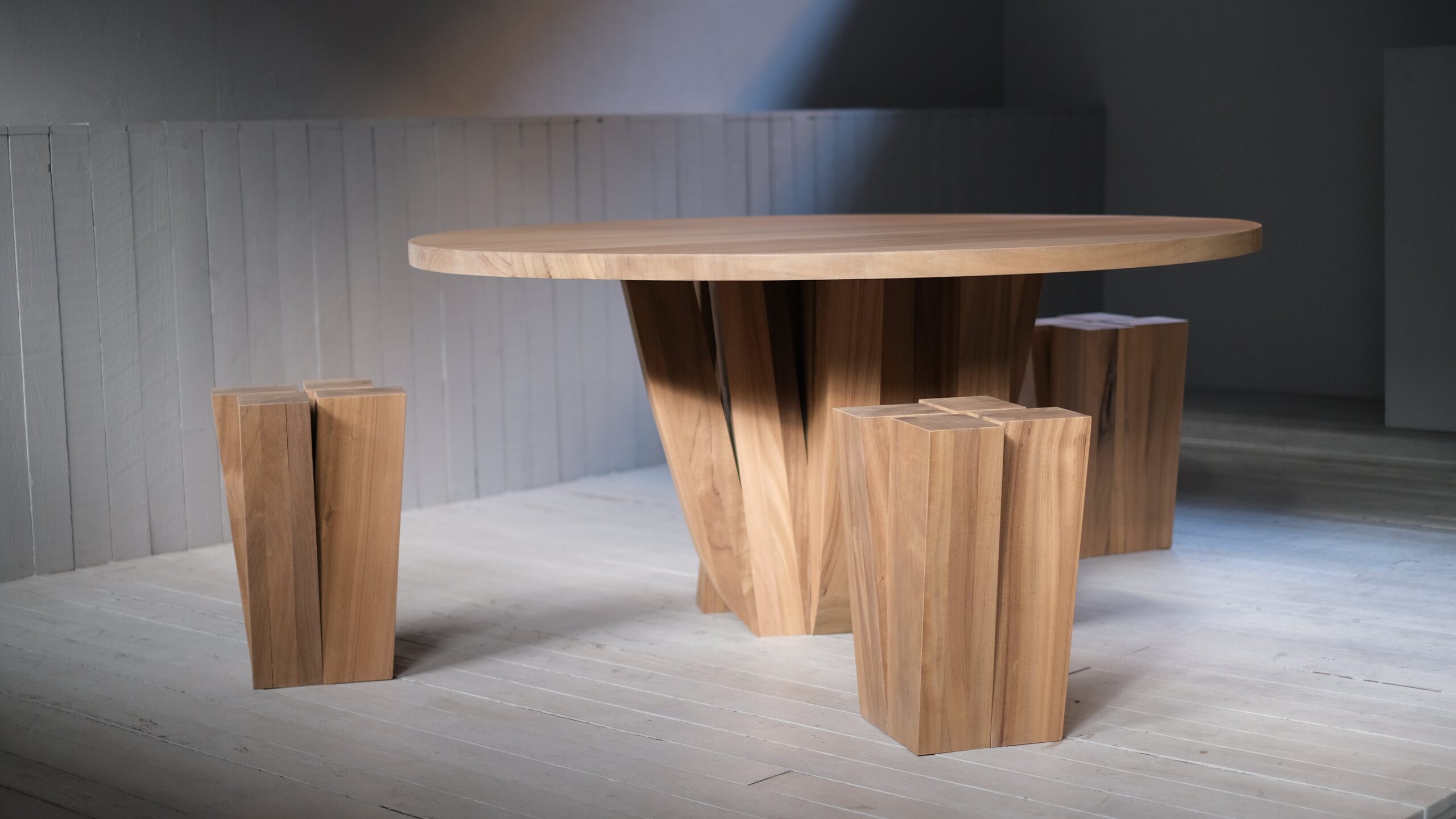 Natural African Walnut Round Table with Rectangular Beam Base by Arno Declercq 10