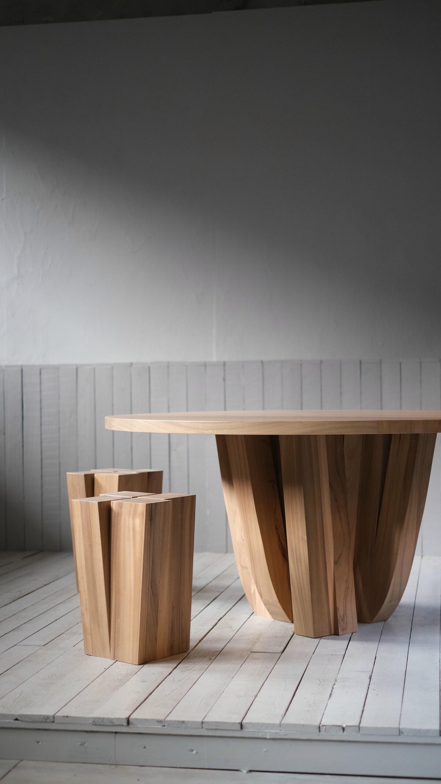 Natural African Walnut Round Table with Rectangular Beam Base by Arno Declercq 11