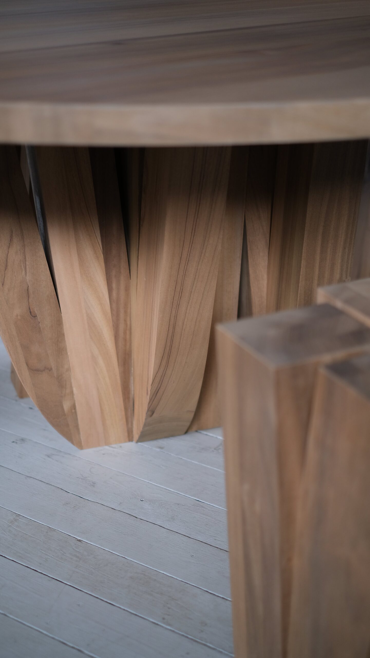 Natural African Walnut Round Table with Rectangular Beam Base by Arno Declercq 3