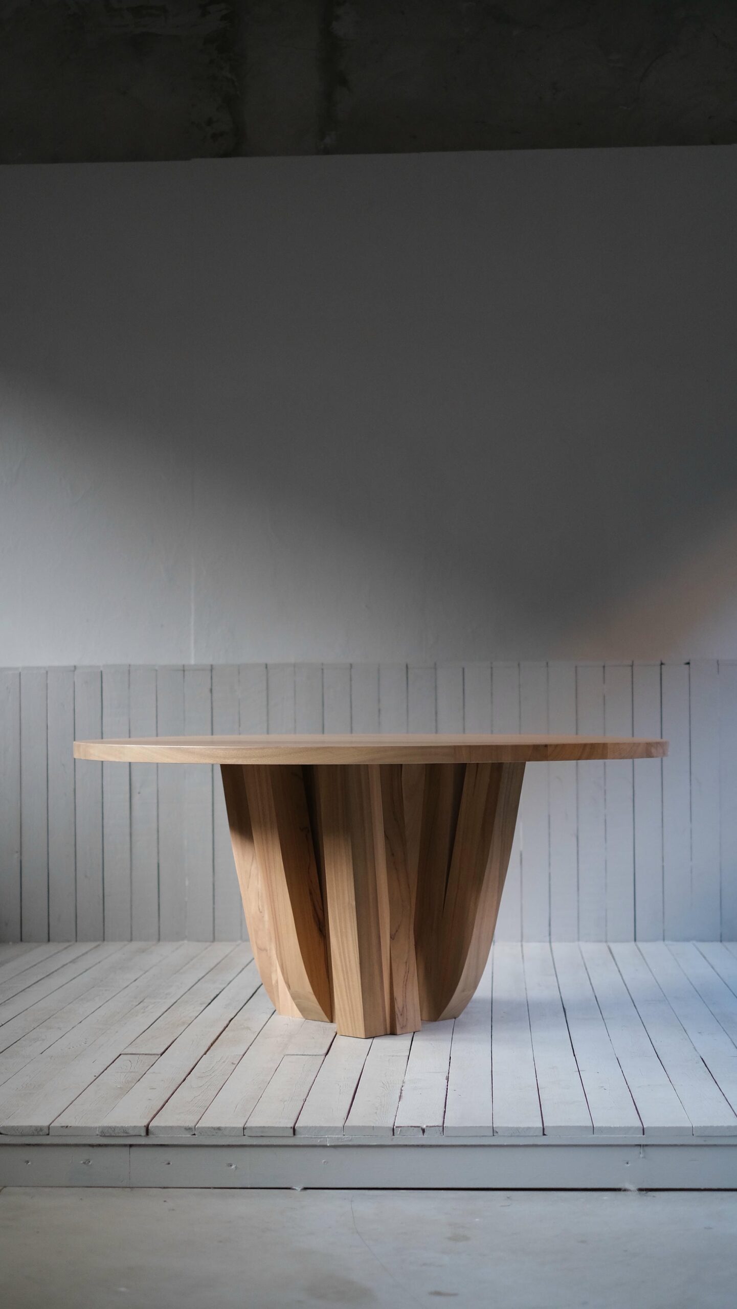 Natural African Walnut Round Table with Rectangular Beam Base by Arno Declercq 8