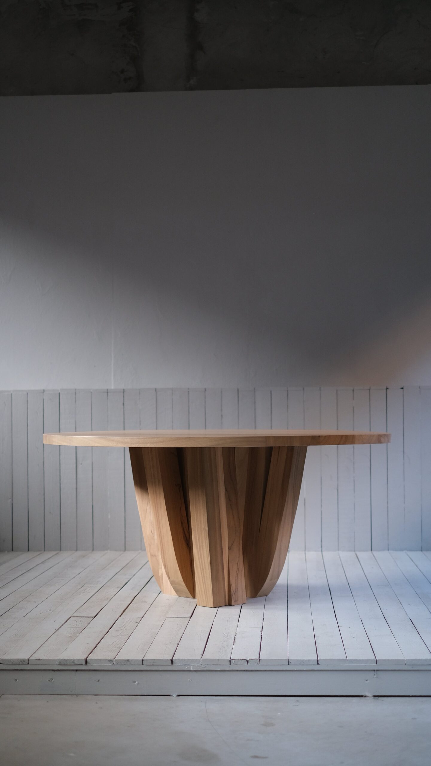 Natural African Walnut Round Table with Rectangular Beam Base by Arno Declercq 8