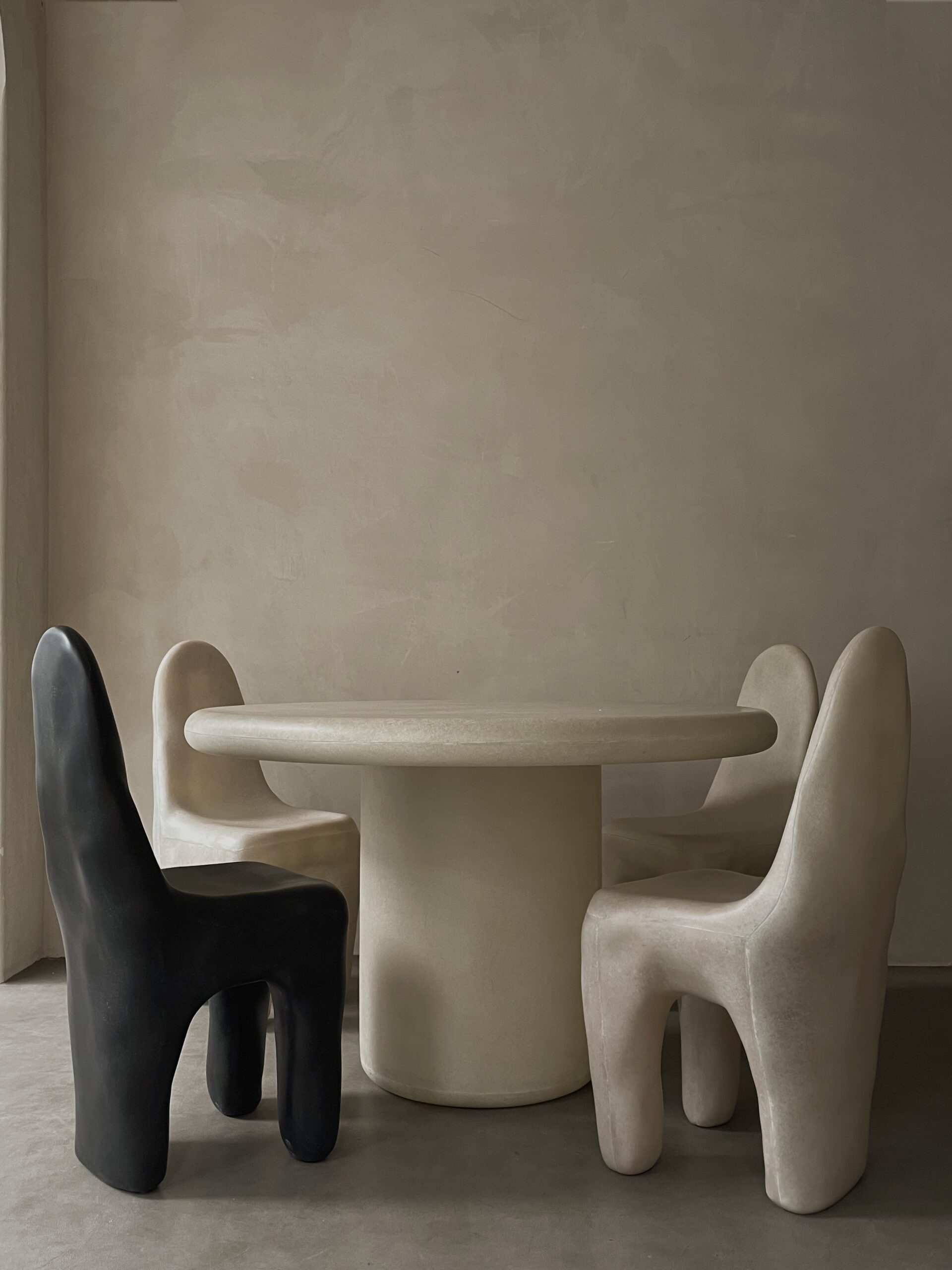 Black Round Table by kar 3