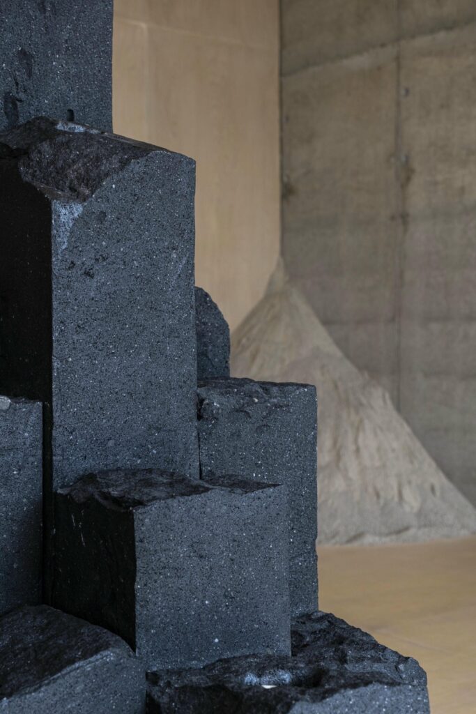 andres monnier pyrus pyramid galerie philia 01