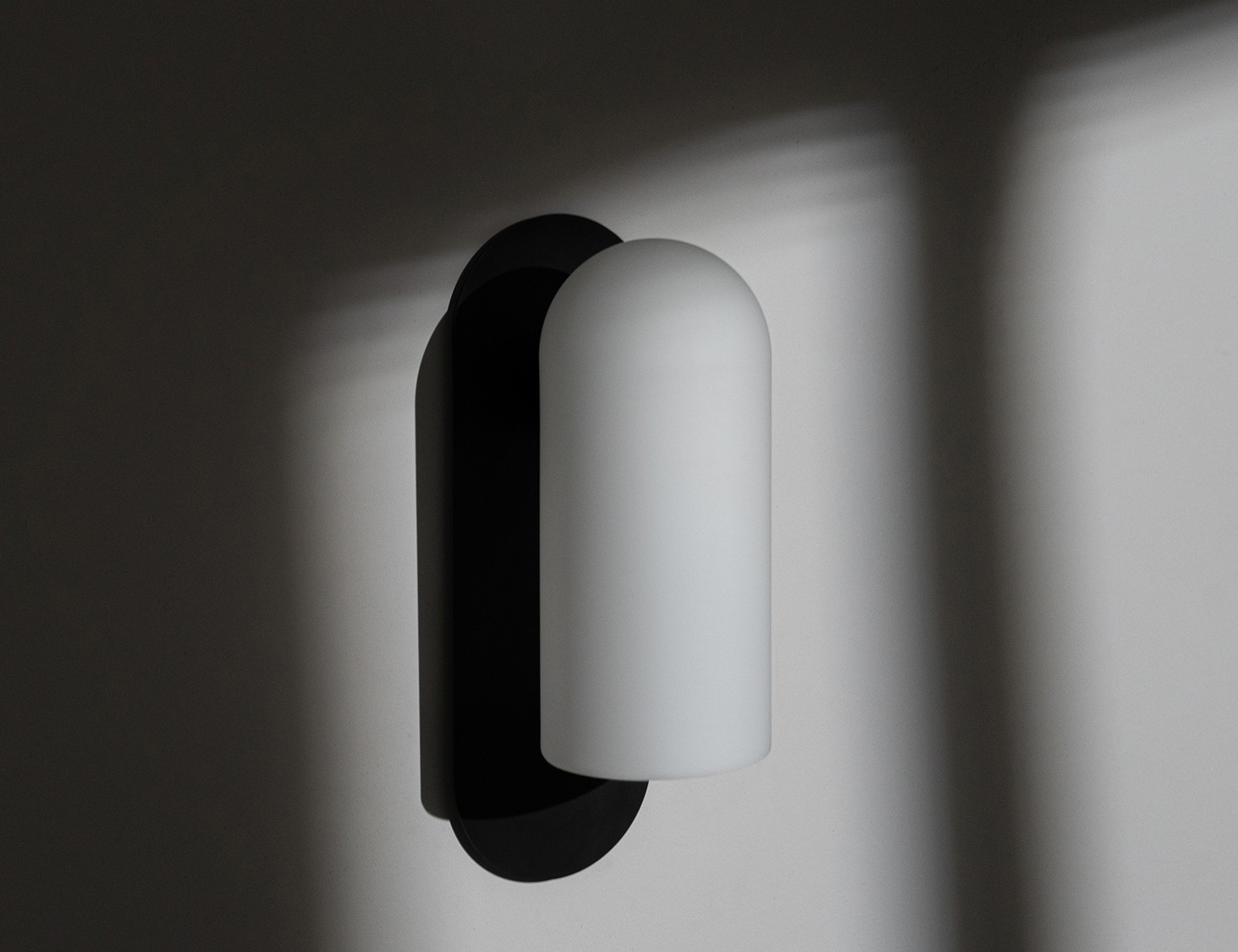 Odyssey MD Wall Sconce by Schwung 4