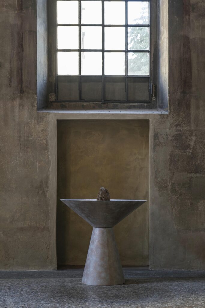 pierre devalck fountain stone galerie philia 01