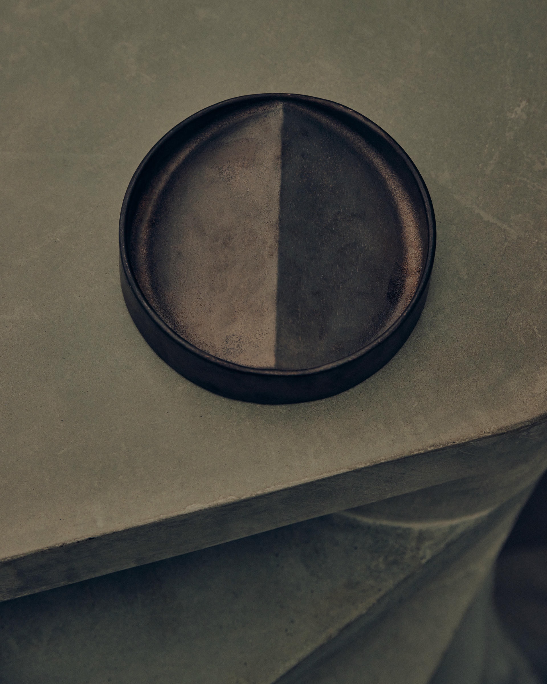 Blackened Vide Poche Rond XL by Henry Wilson 3