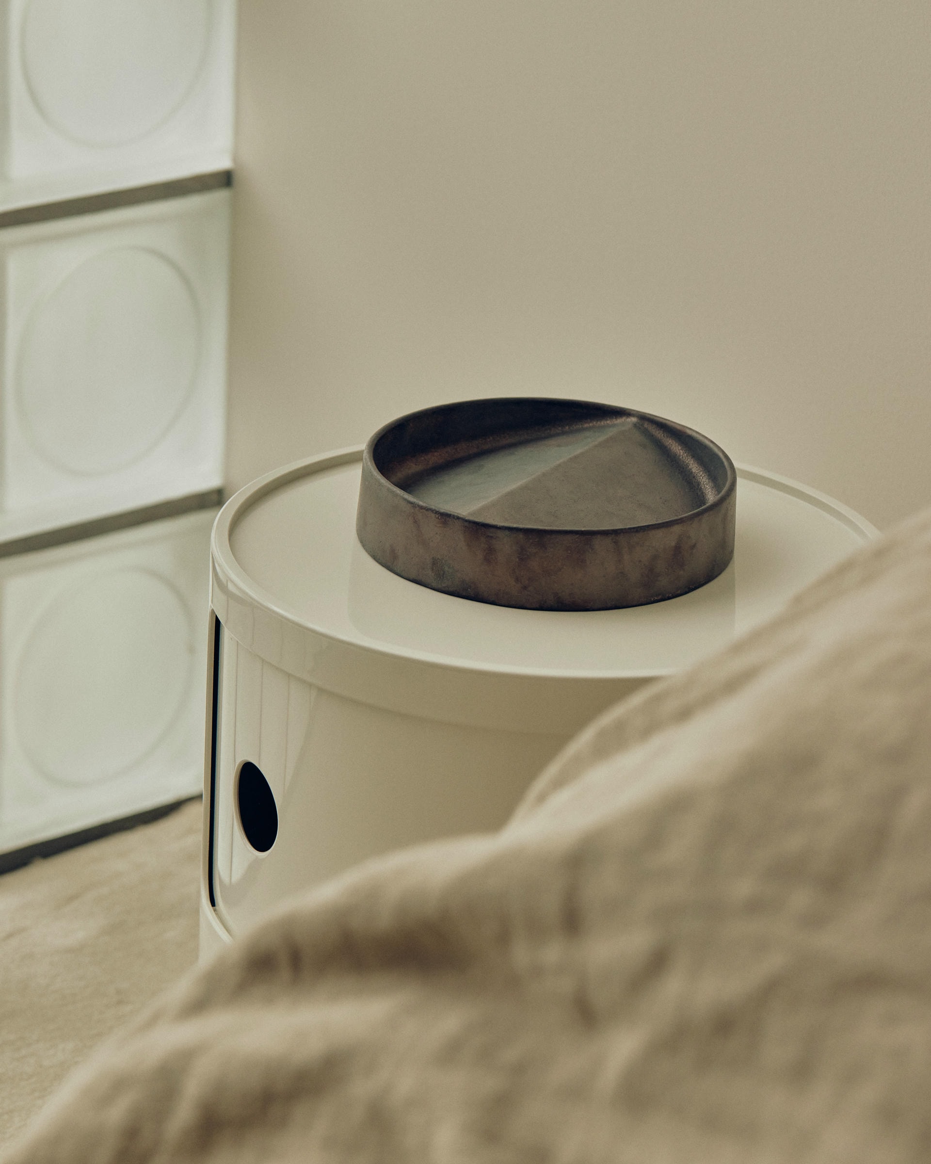 Blackened Vide Poche Rond XL by Henry Wilson 4