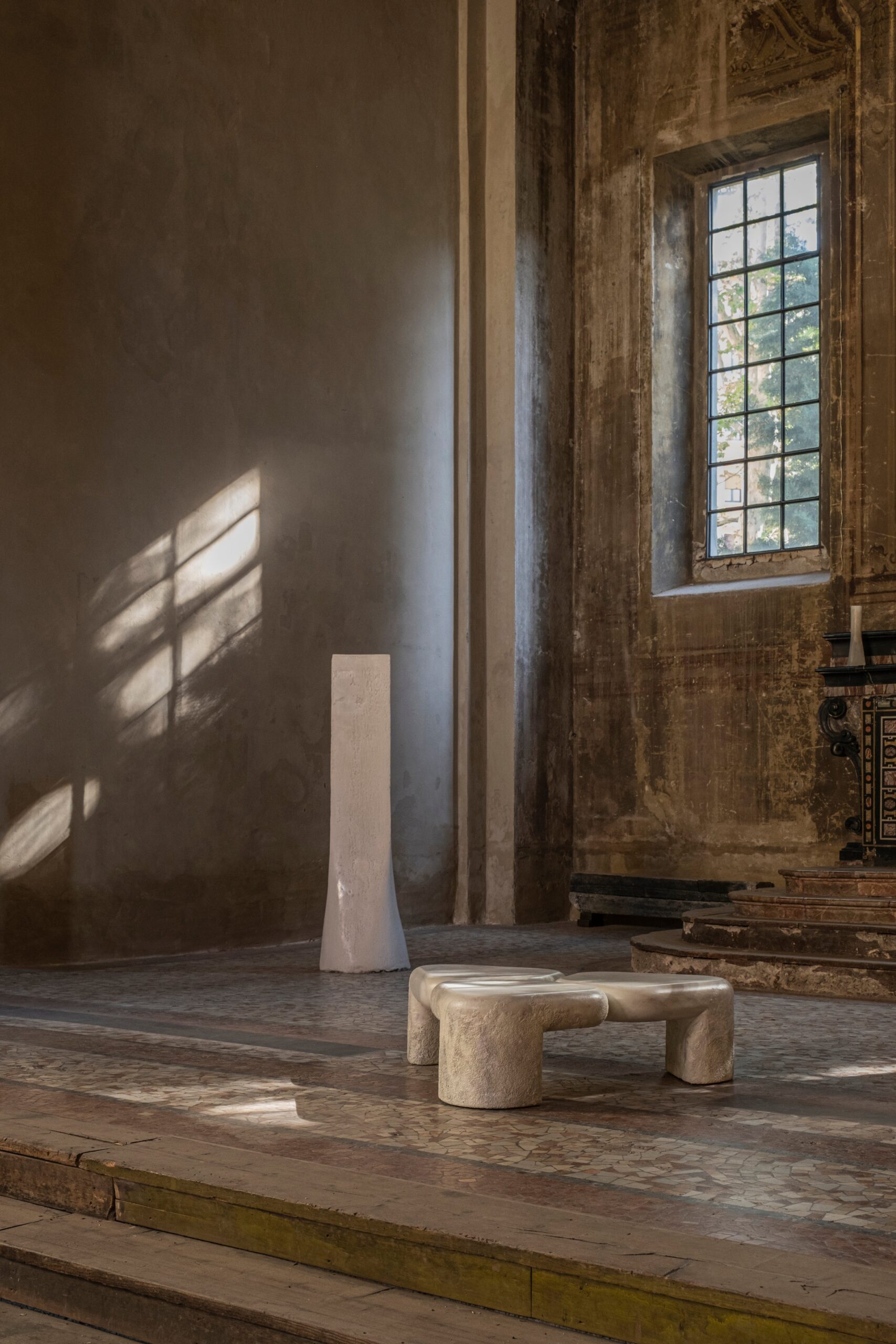 Organic Three Leaf White Plaster Coffee Table by Pietro Franceschini 4