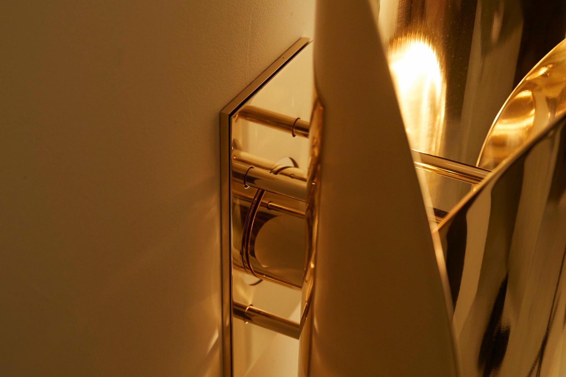 Petale Wall Lamp by Jennifer Midoz 8
