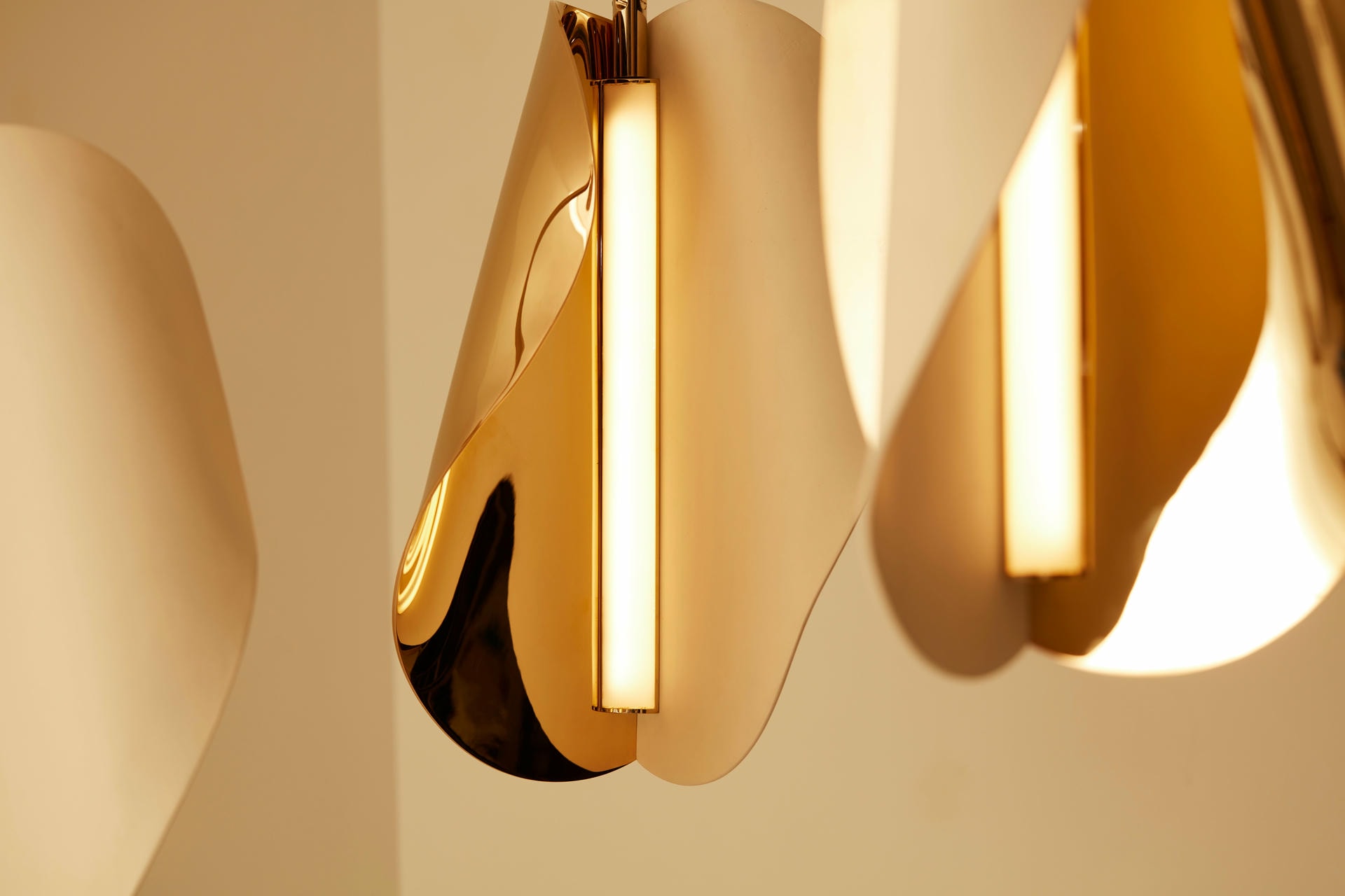 Set of 3 Corolle Pendant Light by Jennifer Midoz 4