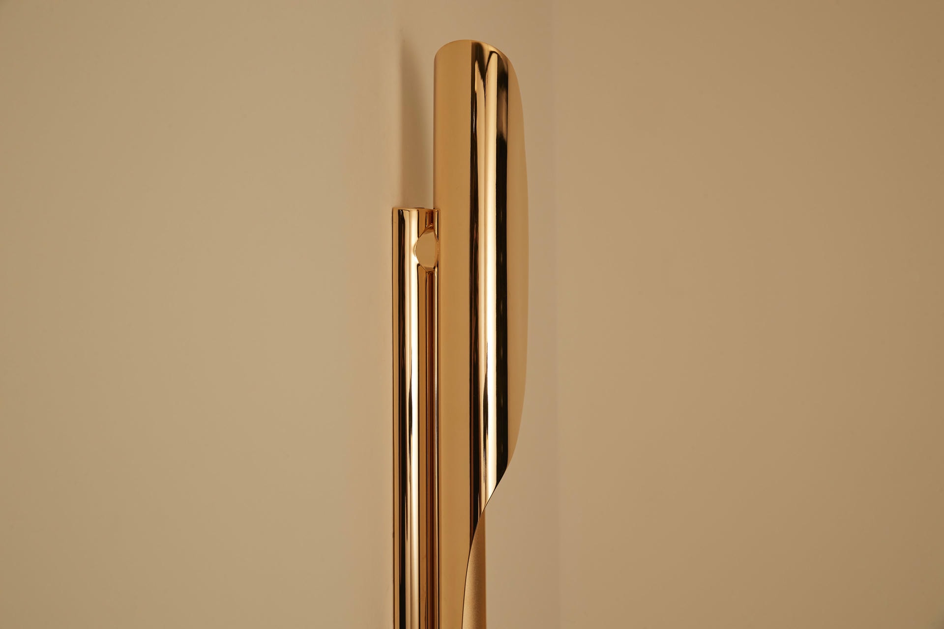 Torsade Wall Lamp by Jennifer Midoz 6