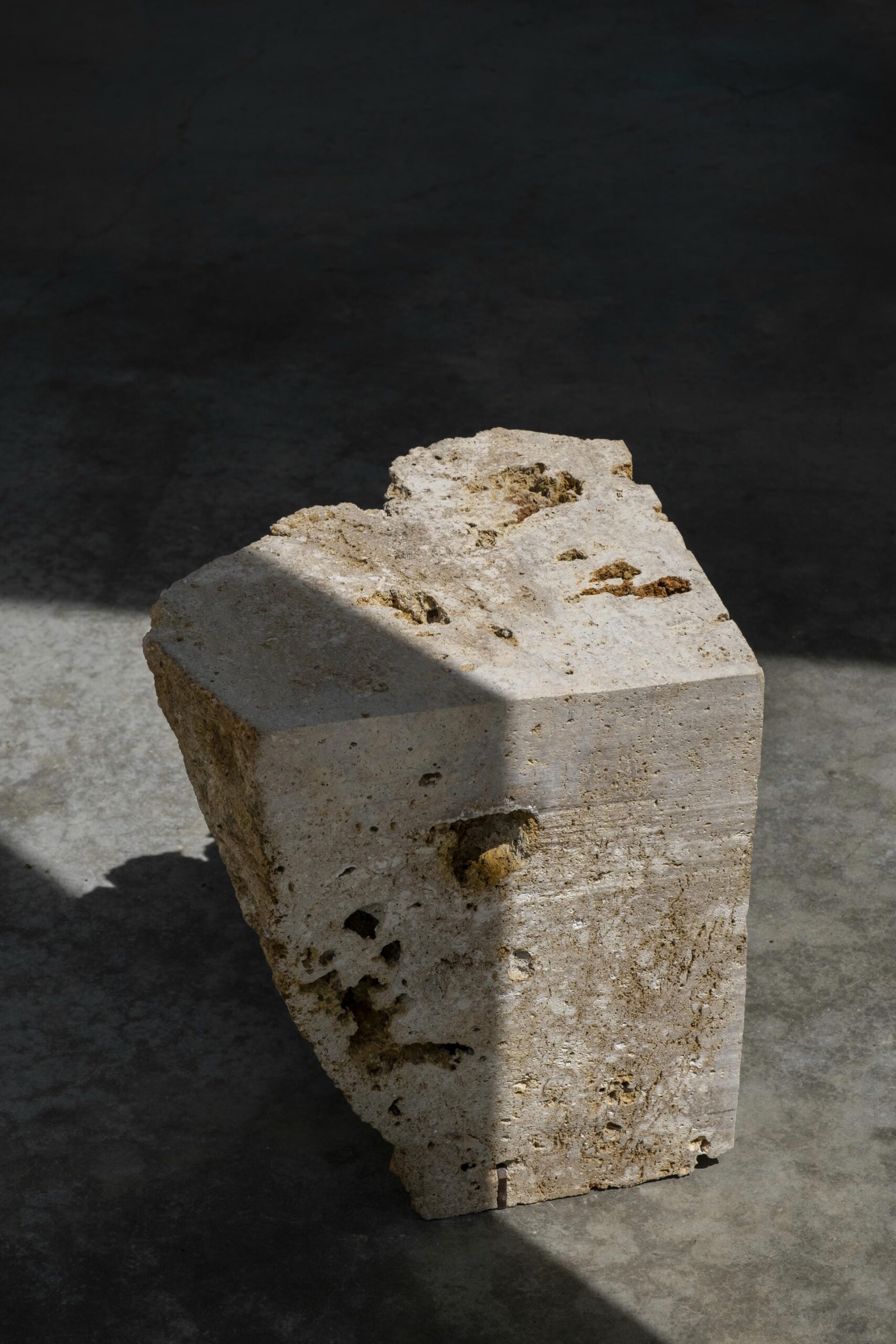 frederic saulou meuliere table galerie philia 03