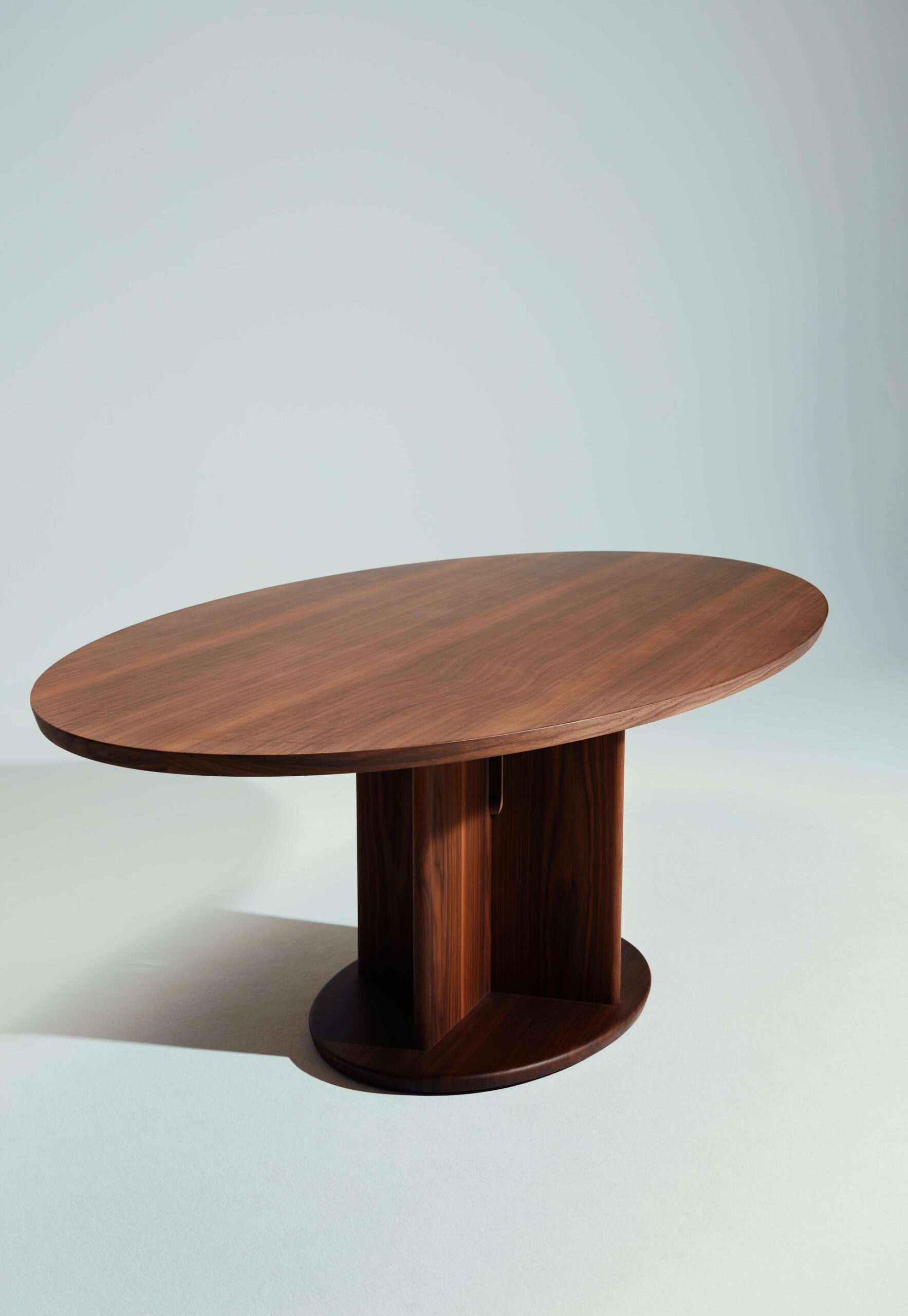 Intersection Oval Table by NeriHu 5
