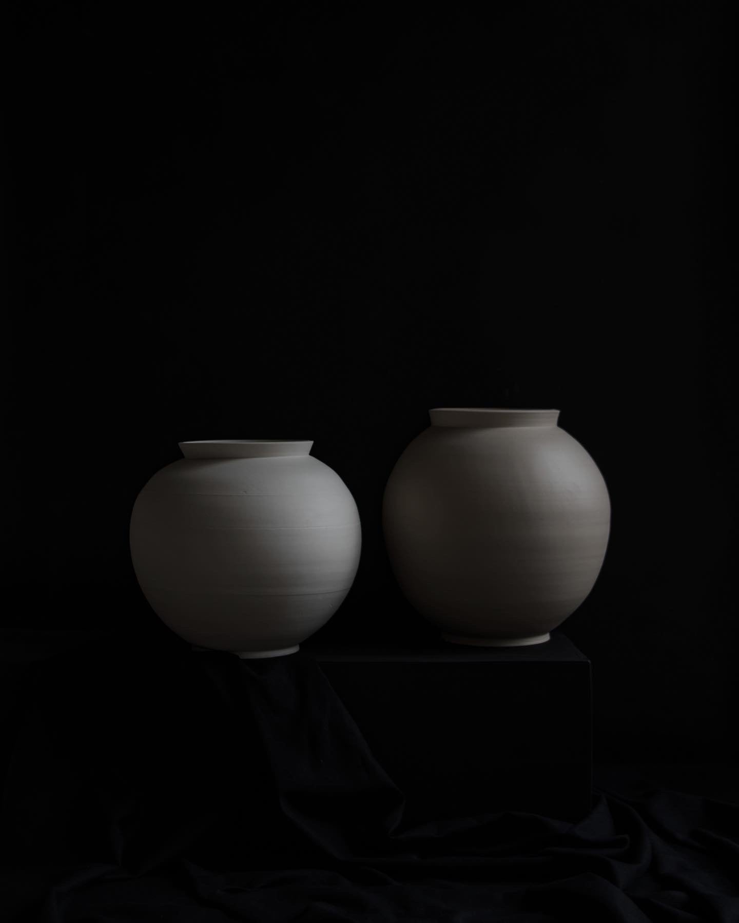 Off White Stoneware Moon Jar by Bicci De' Medici 4
