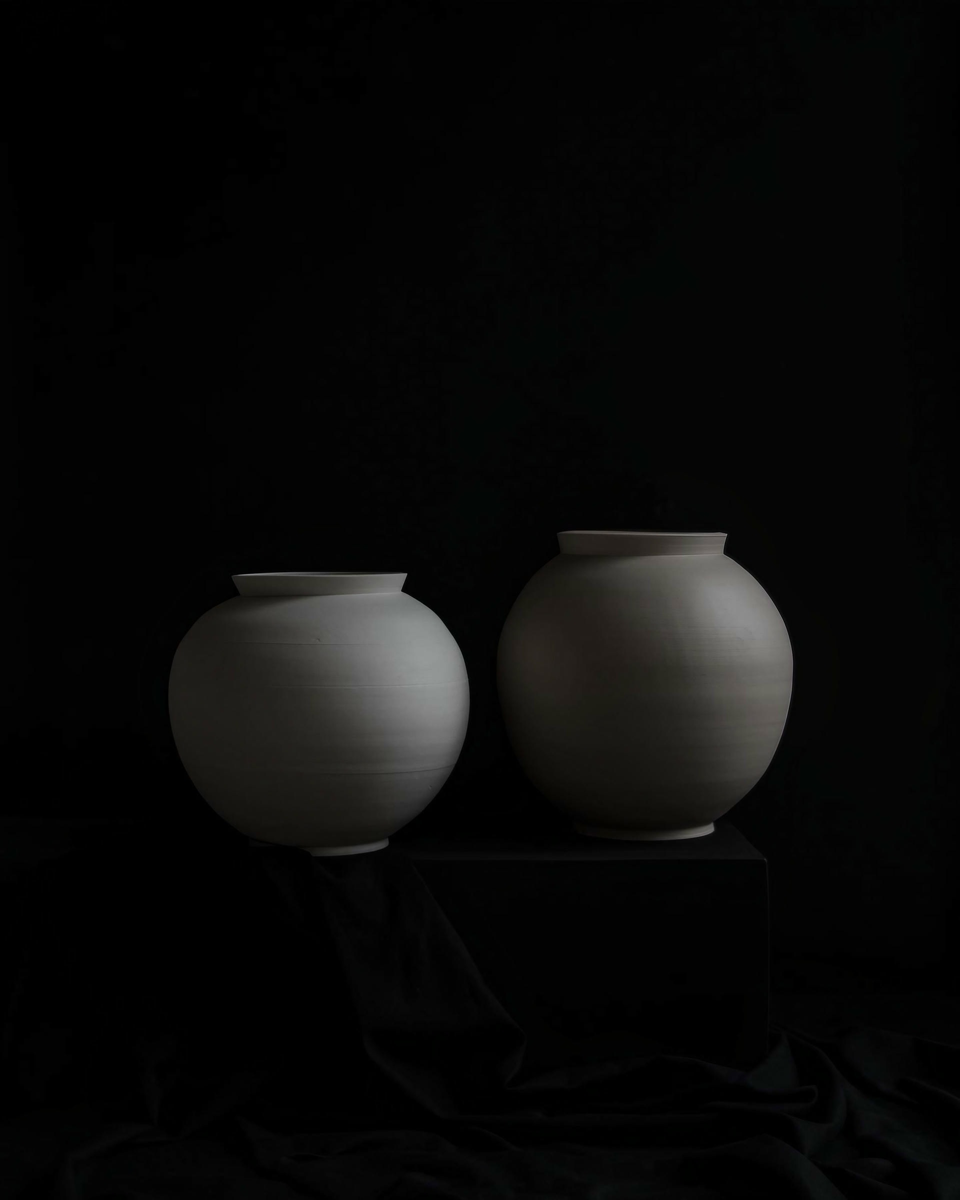 Off White Stoneware Moon Jar by Bicci de Medici 4