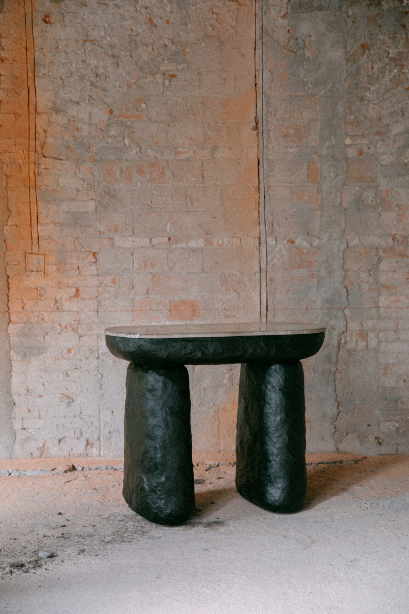 Primitivo Fantastico Dolmen Table by Algo Studio 2