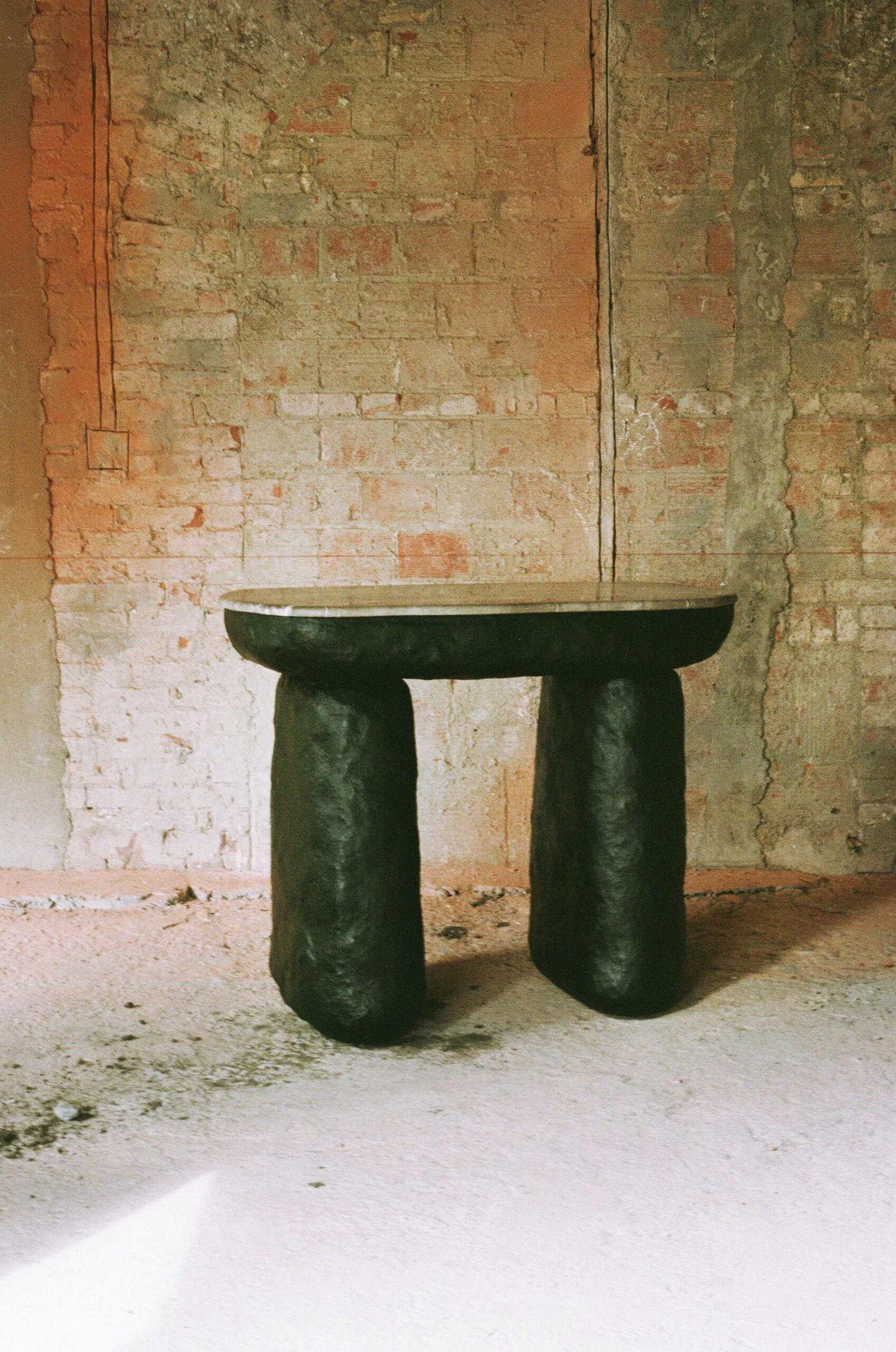 Primitivo Fantastico Dolmen Table by Algo Studio 5