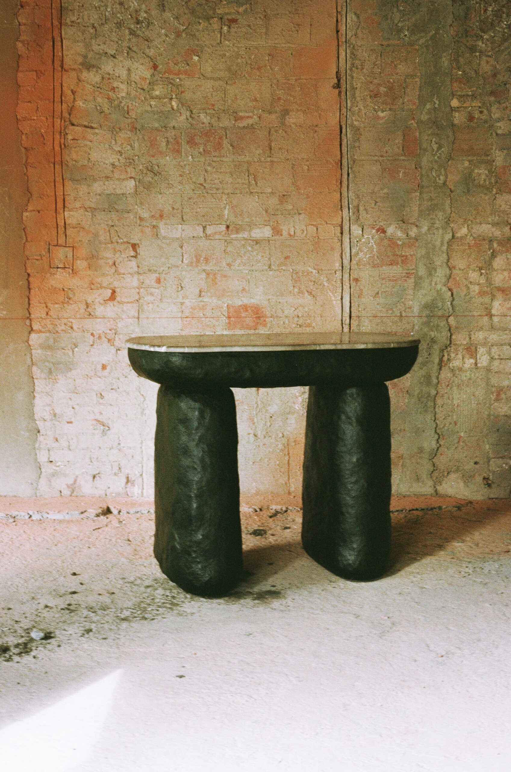 Primitivo Fantastico Dolmen Table by Algo Studio 5