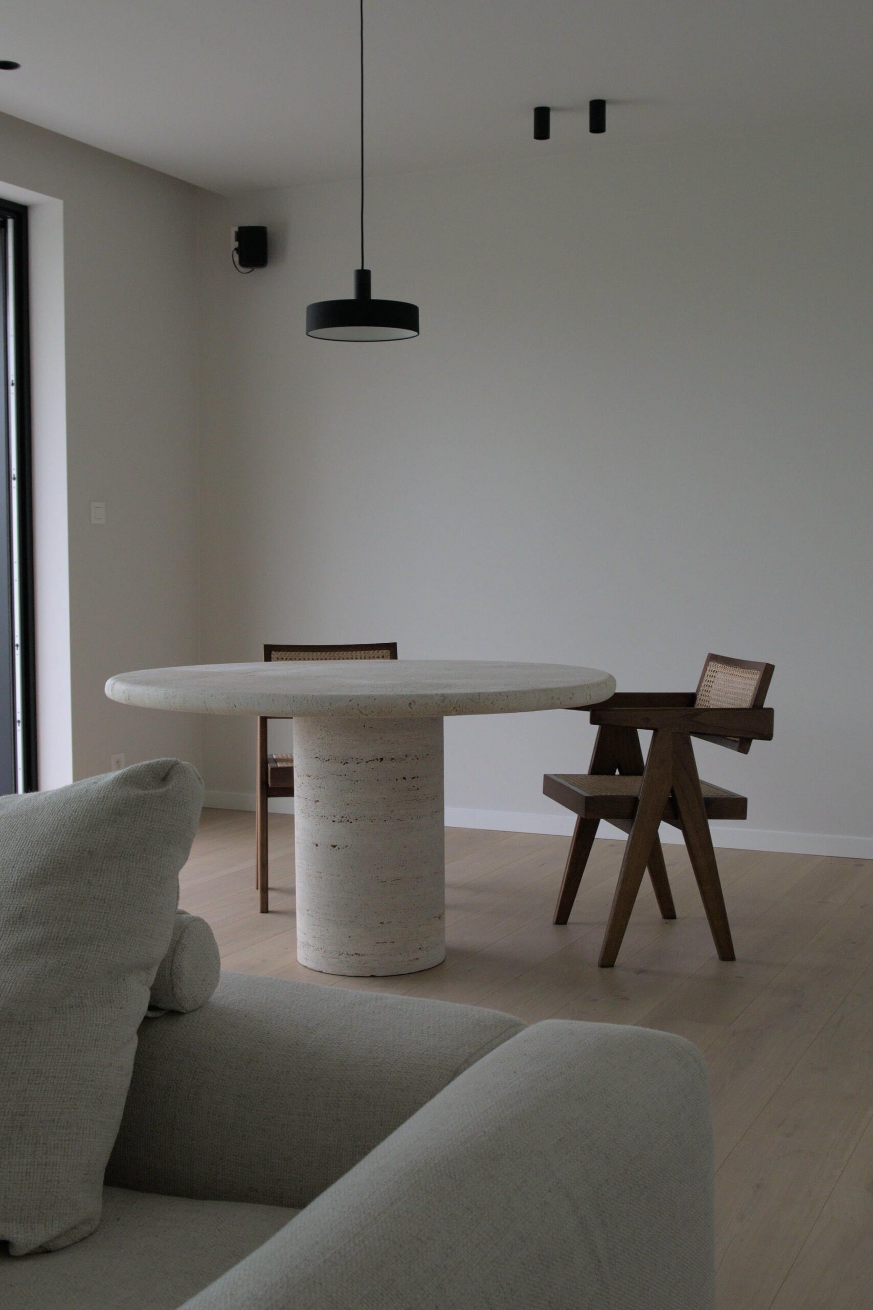 Travertino Large Table Ronde by Bicci De Medici 4
