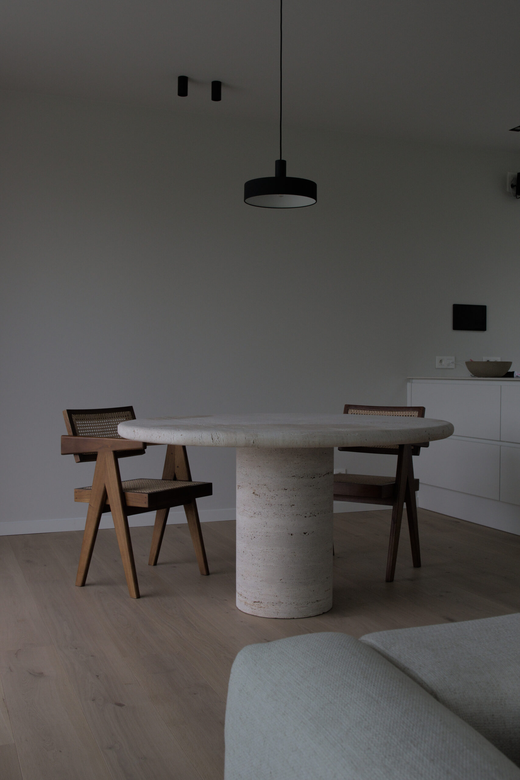 Travertino Large Table Ronde by Bicci de Medici 3