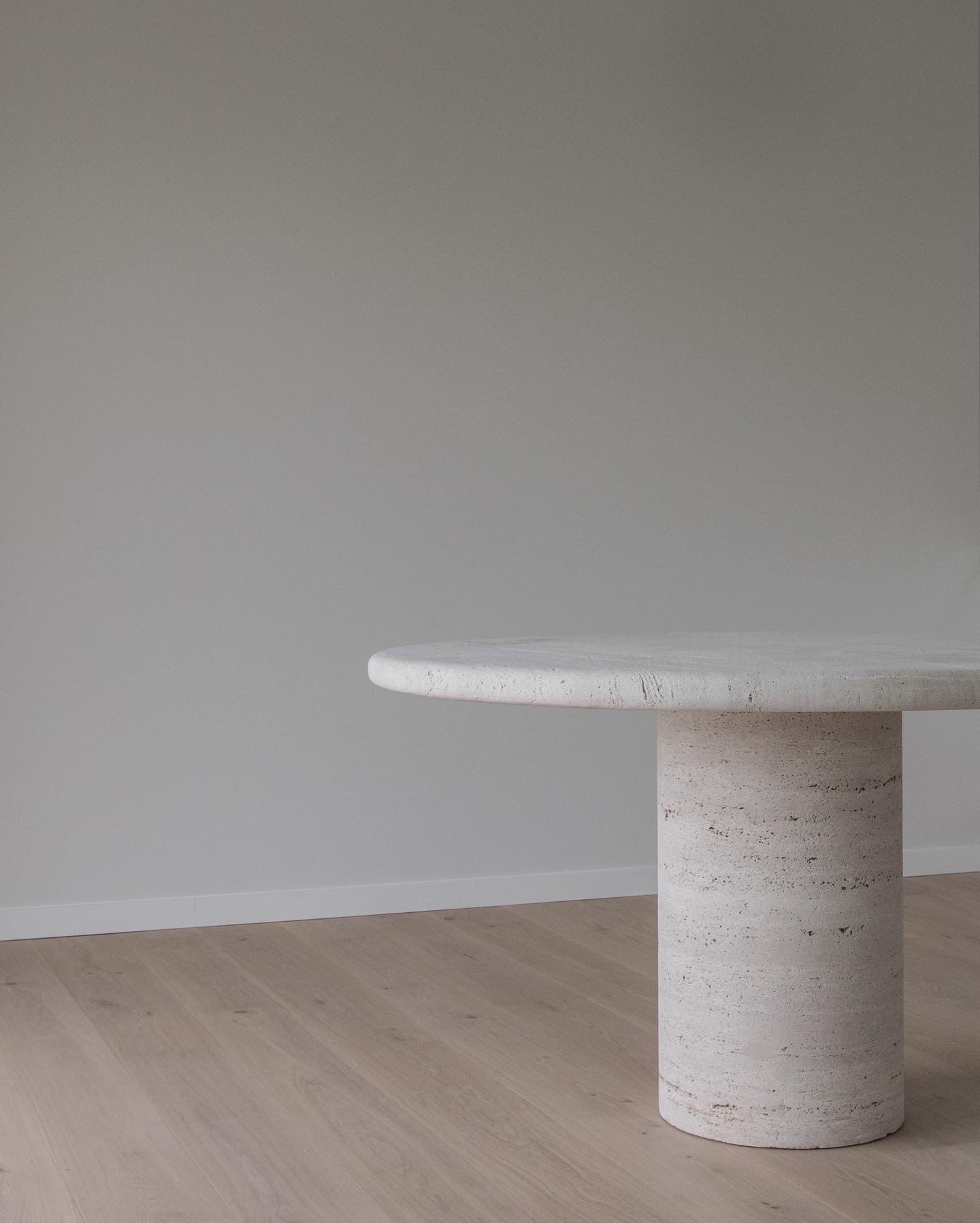 Travertino Large Table Ronde by Bicci de Medici 6