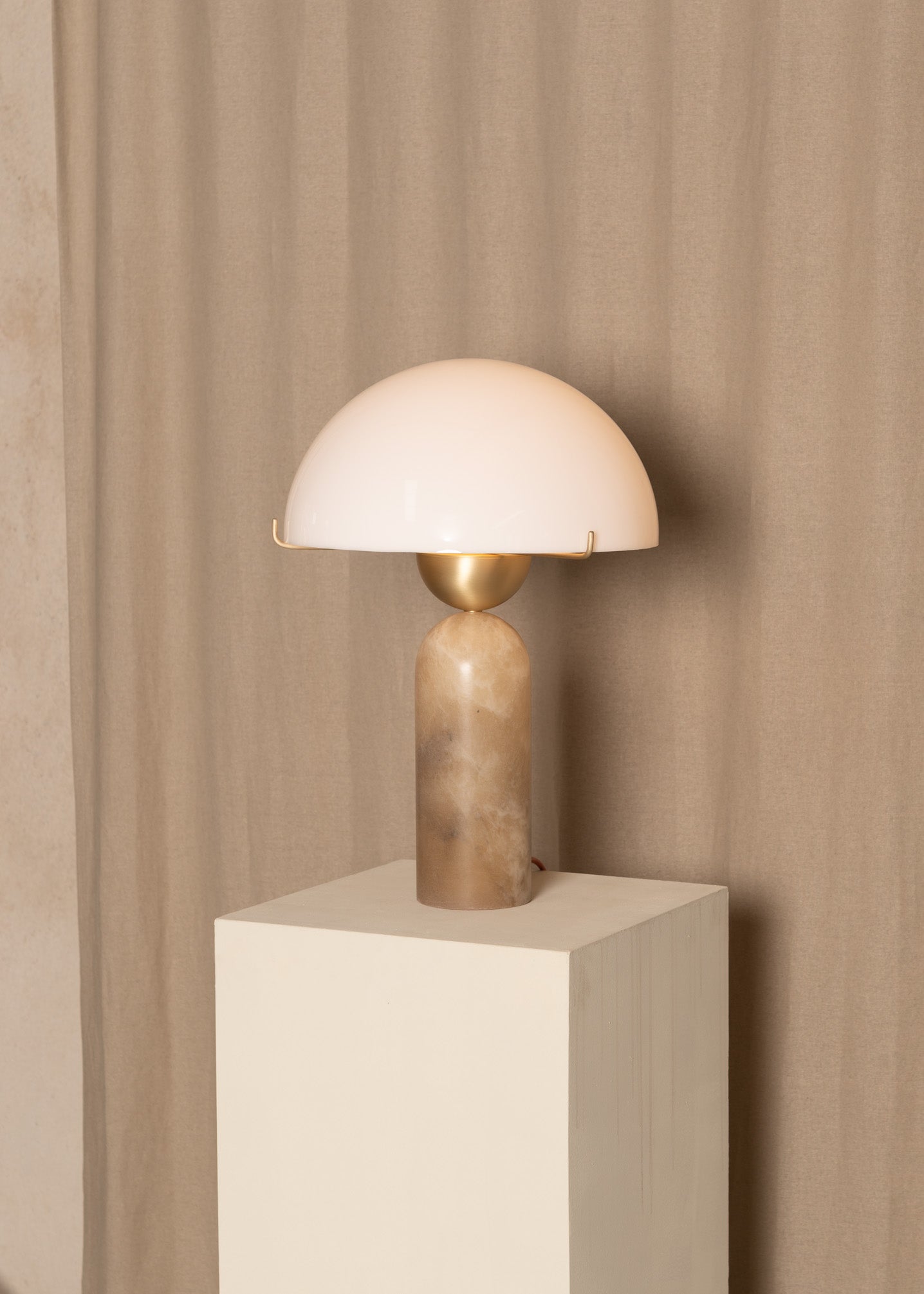 Tobacco Alabaster Peono Table Lamp by Simone Marcel 5