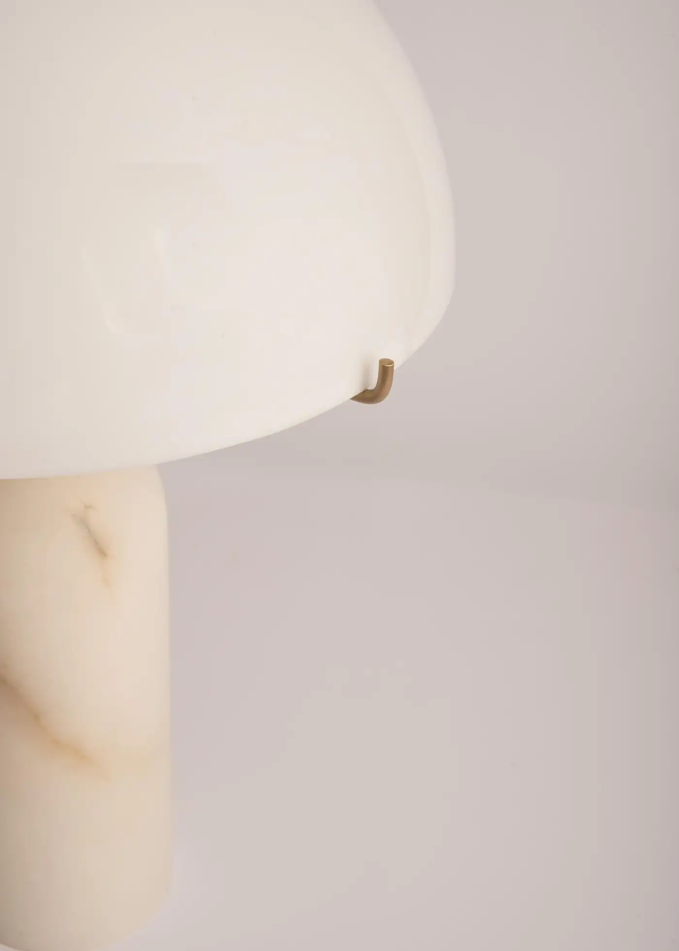 White Alabaster Peono Table Lamp by Simone Marcel 5