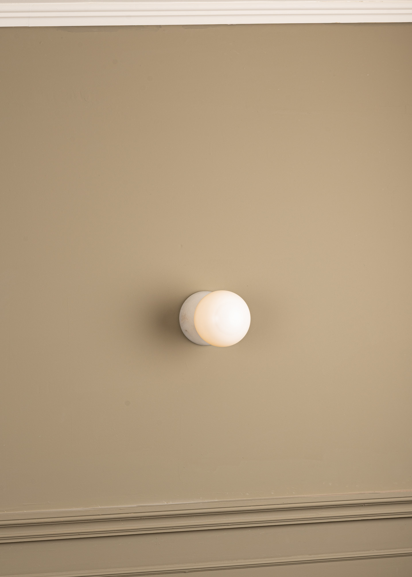 Eklipso White Alabaster Wall Sconce by Simone & Marcel 3