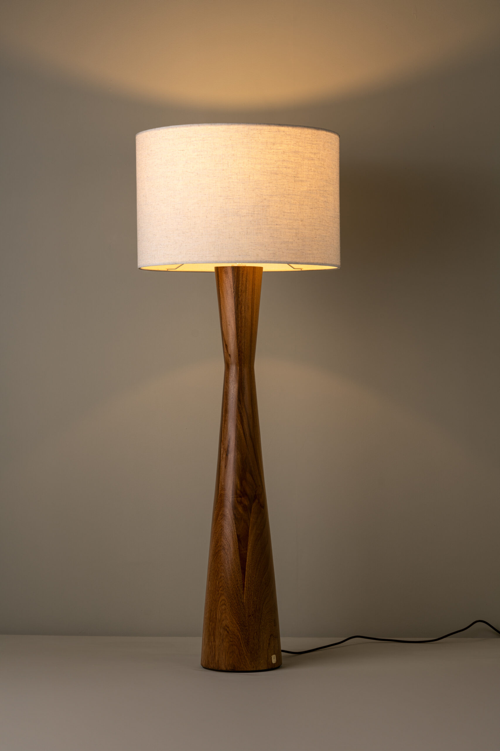 Tulipán Floor Lamp by Isabel Moncada 4