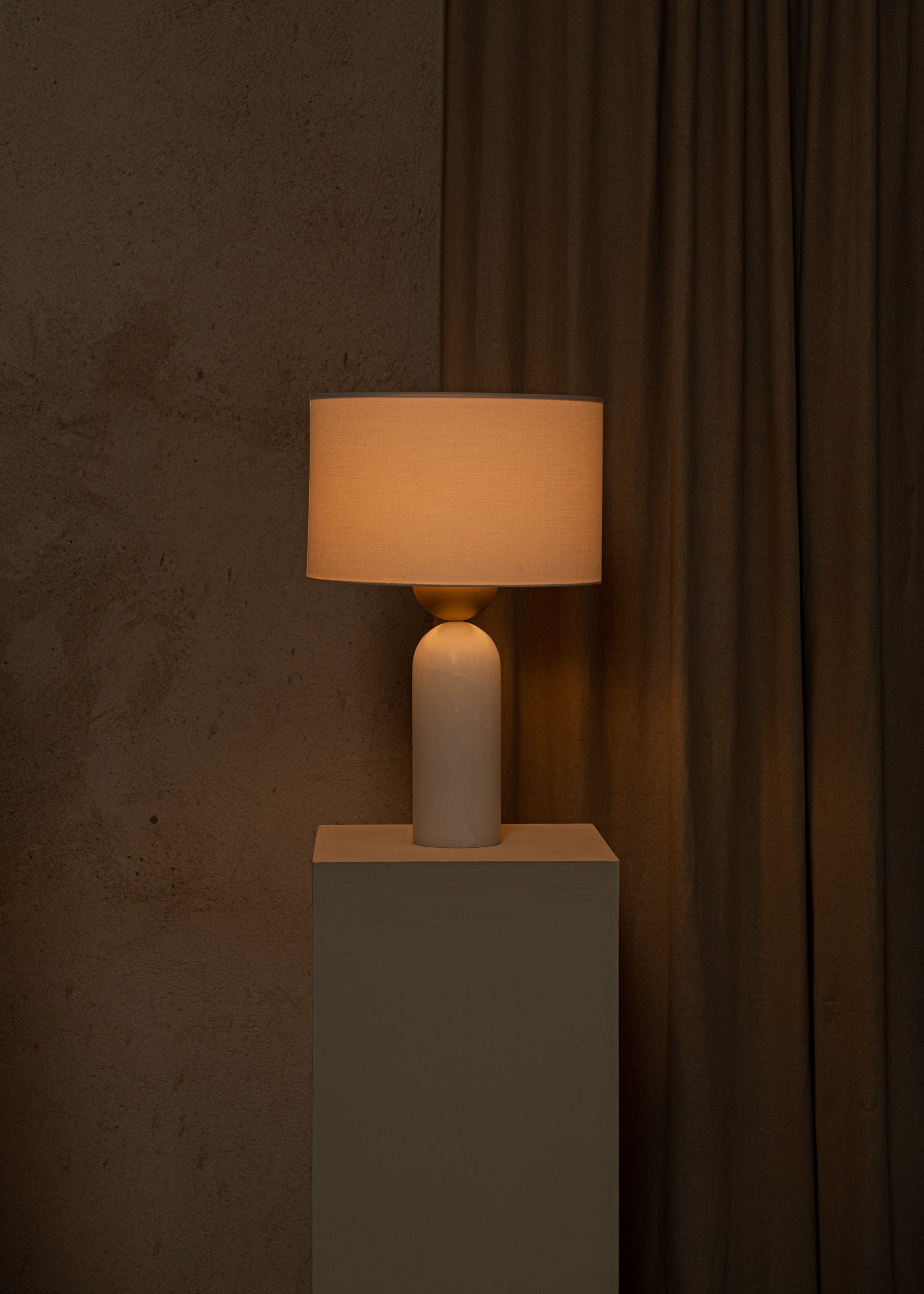 White Alabaster Peona Table Lamp by Simone Marcel 8