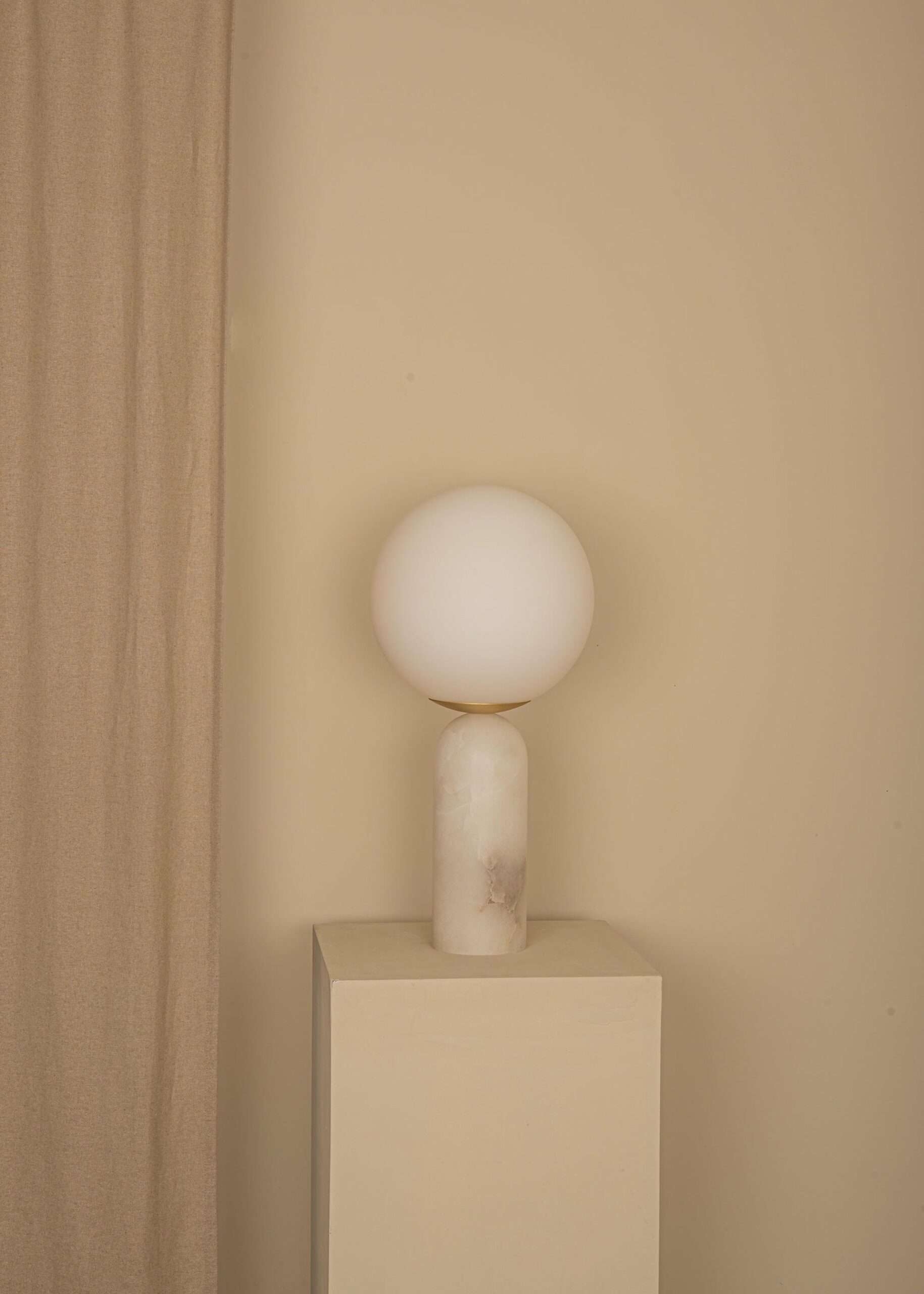 White Alabaster and Steel Atlas Table Lamp by Simone Marcel 10