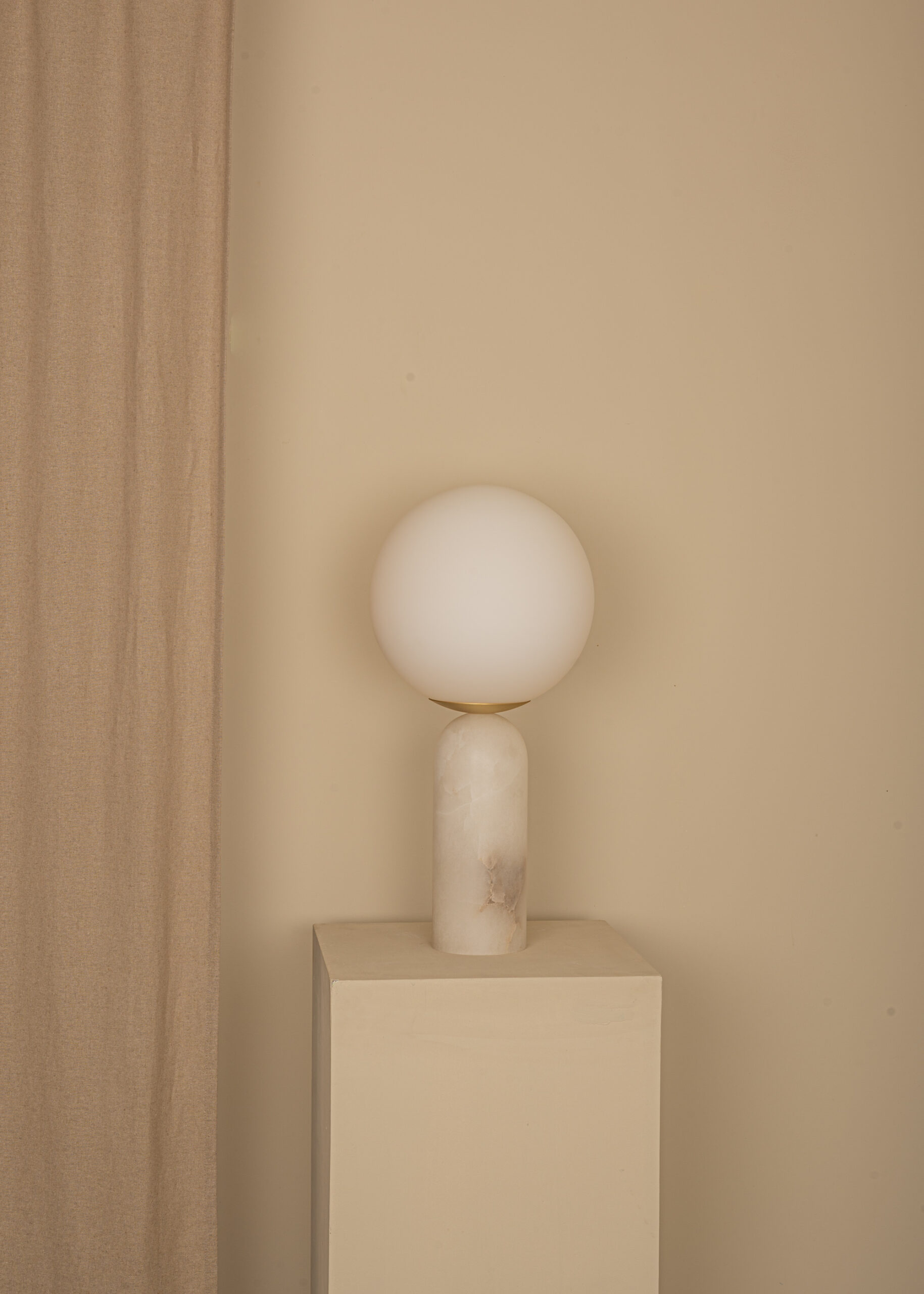White Alabaster and Steel Atlas Table Lamp by Simone & Marcel 15