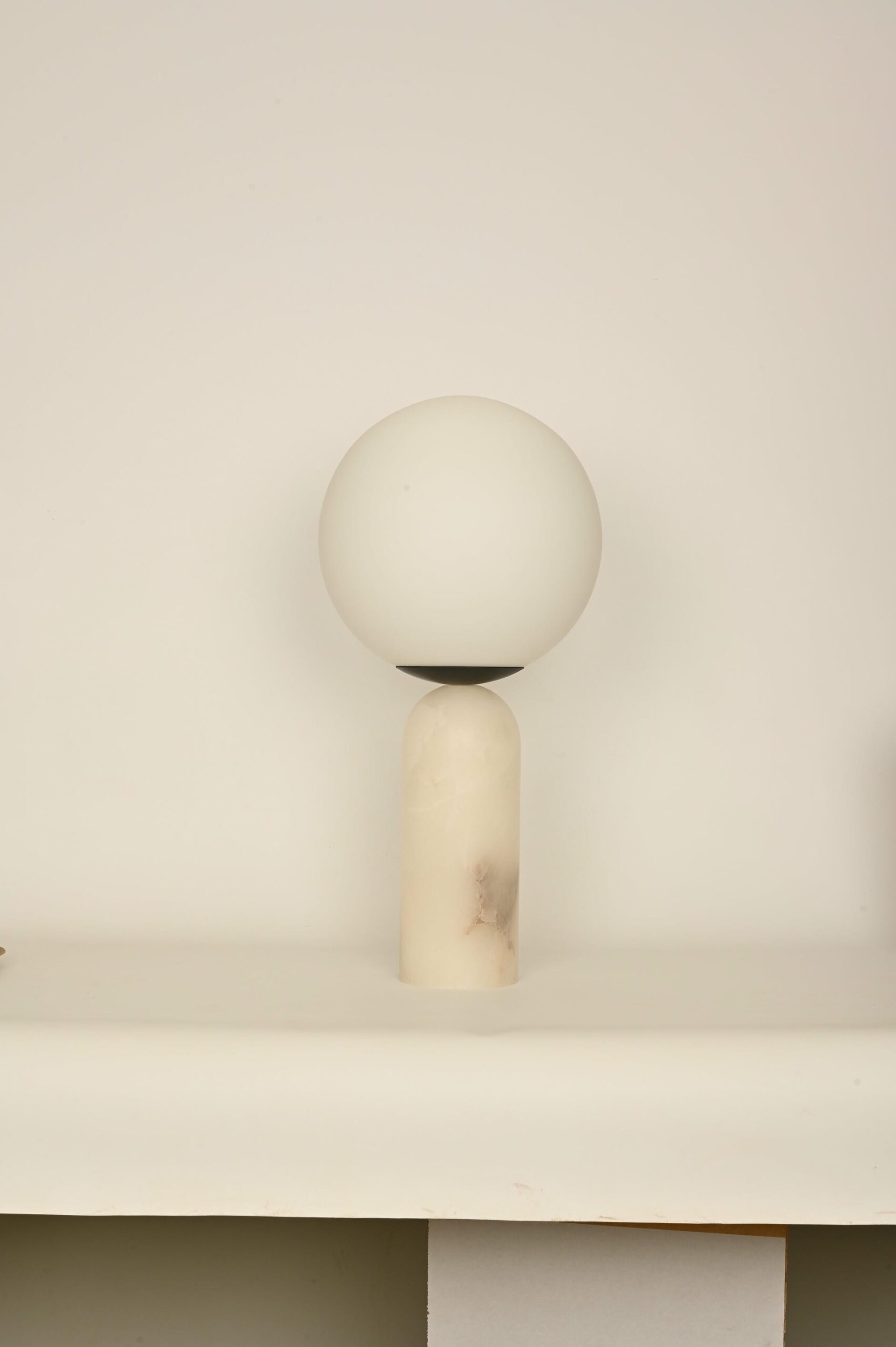 White Alabaster and Steel Atlas Table Lamp by Simone Marcel 2