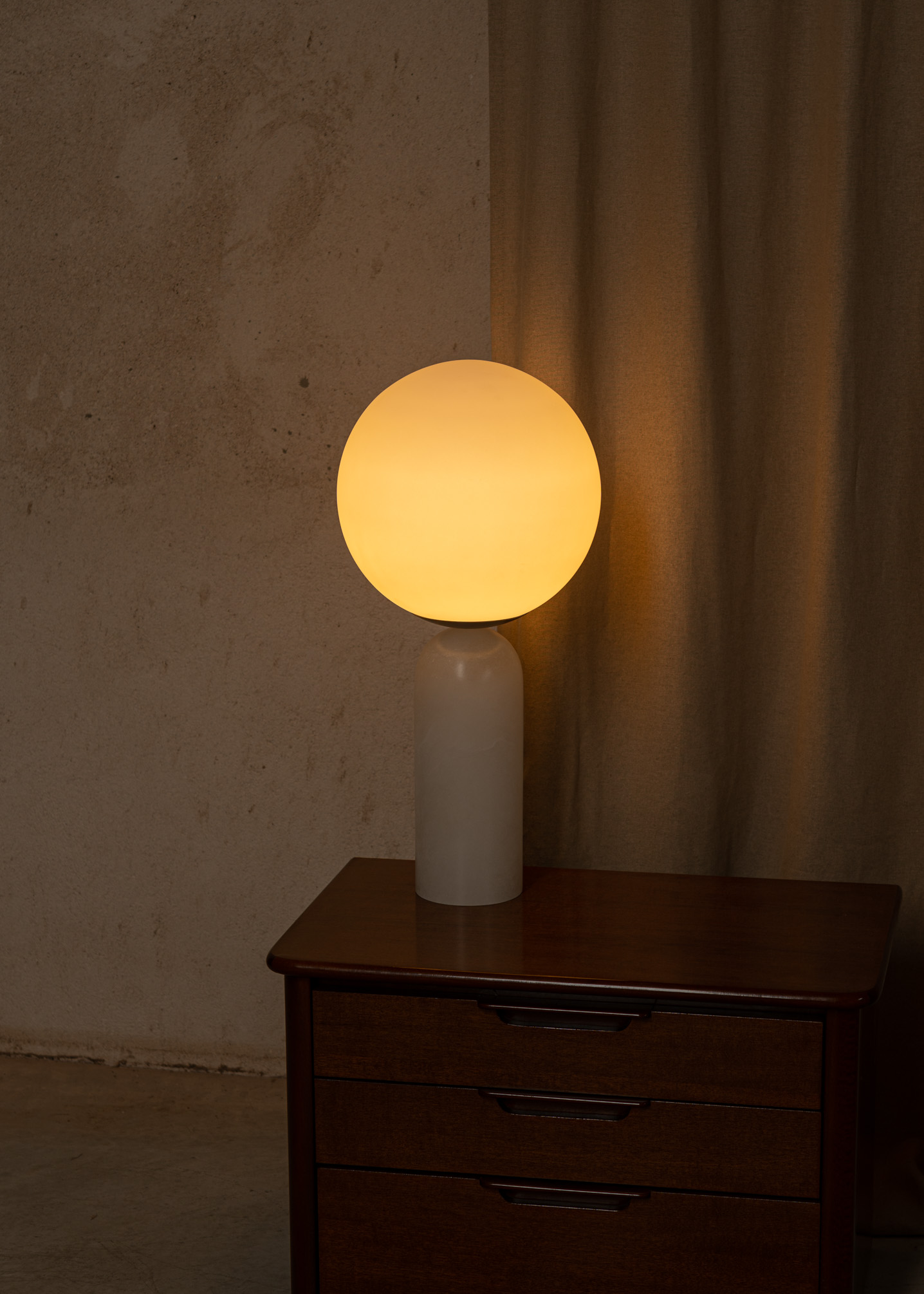 White Alabaster and Steel Atlas Table Lamp by Simone & Marcel 4
